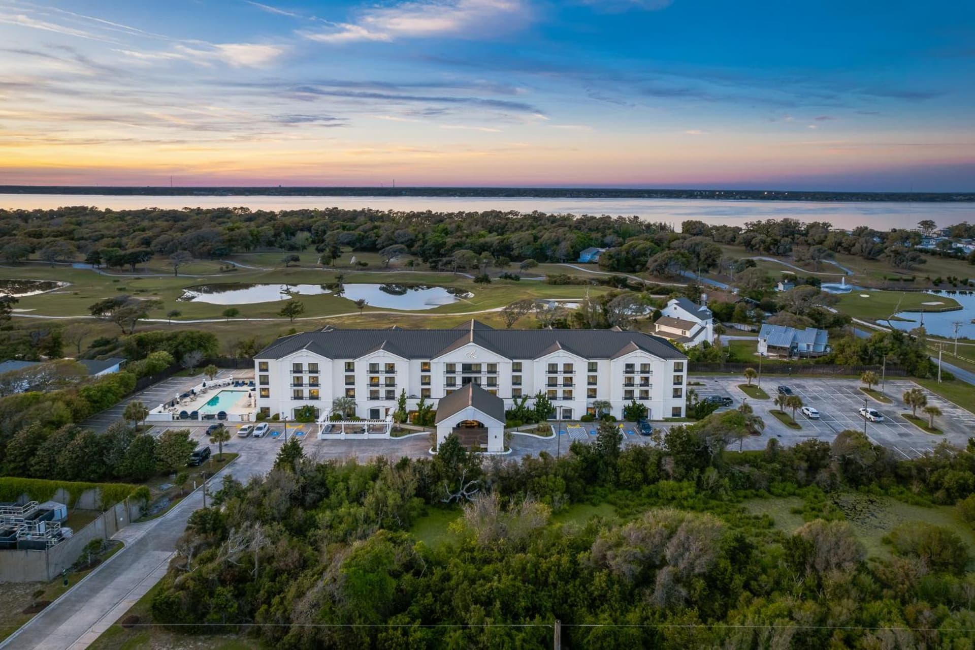 Hotel Alice gallery photo in Pine Knoll Shores, NC — image 73