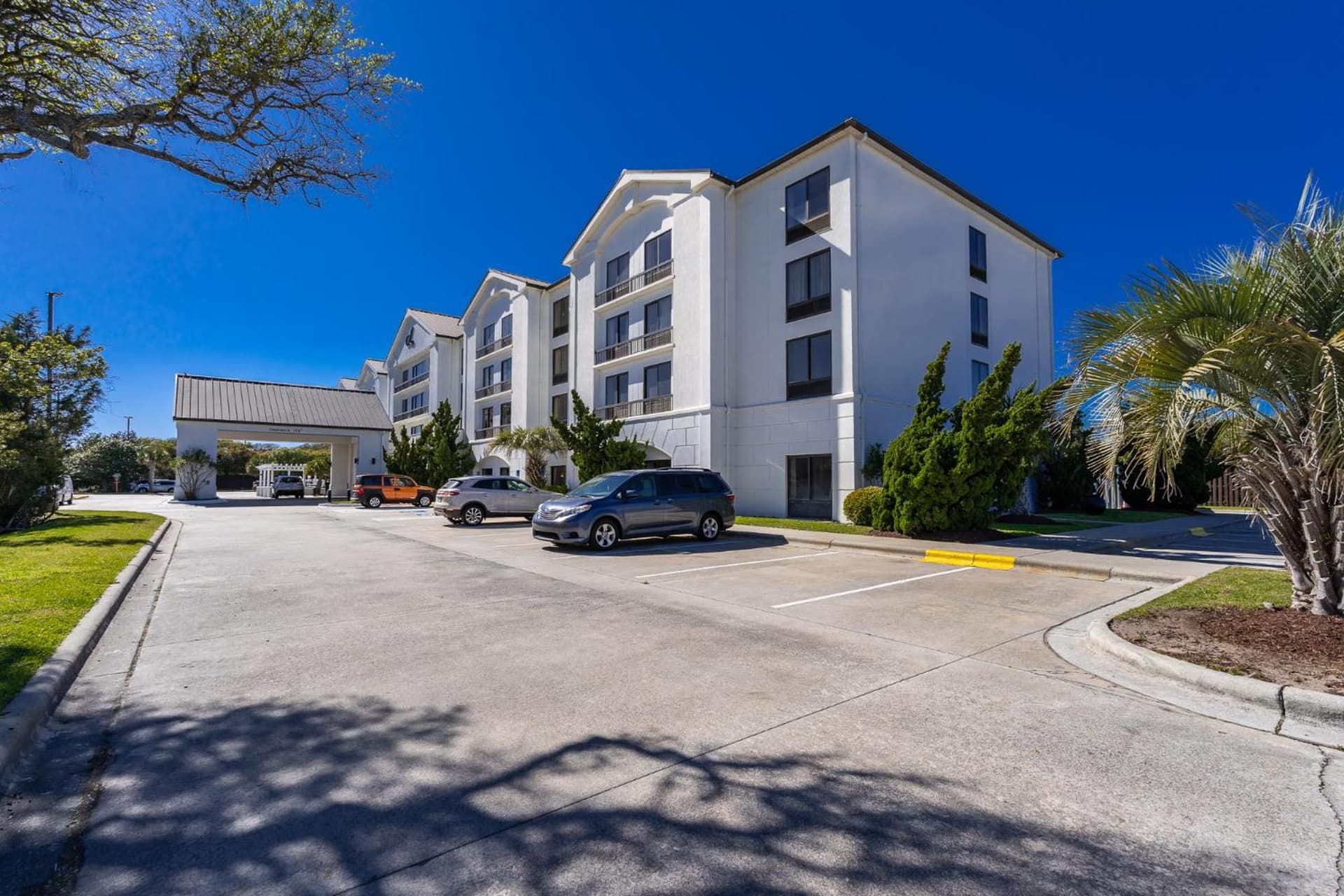 Hotel Alice gallery photo in Pine Knoll Shores, NC — image 152