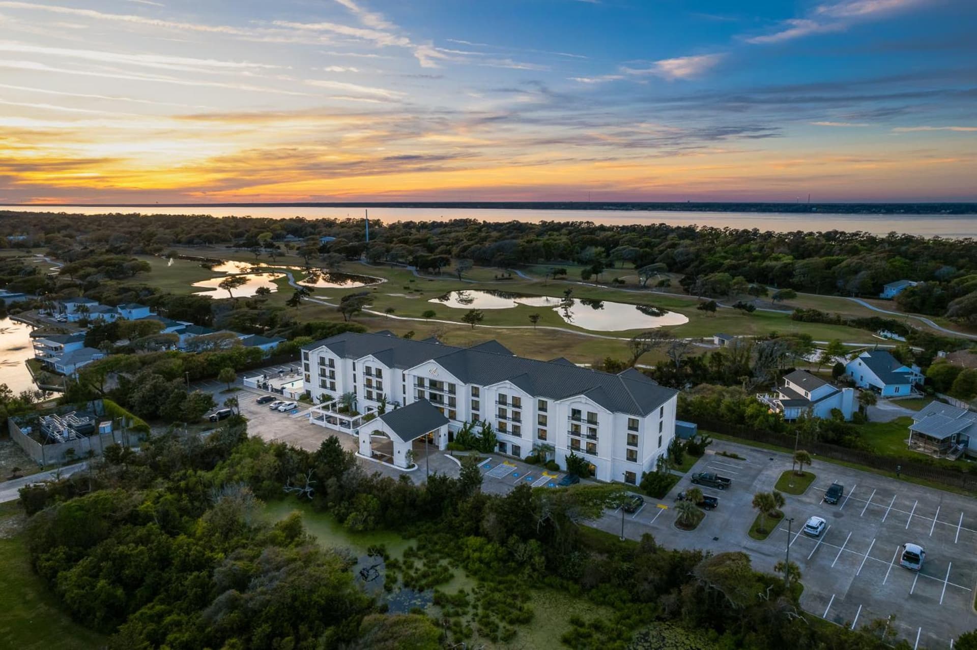 Hotel Alice gallery photo in Pine Knoll Shores, NC — image 149