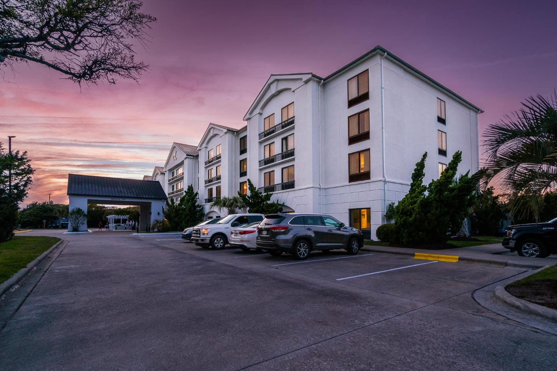Hotel Alice gallery photo in Pine Knoll Shores, NC — image 85