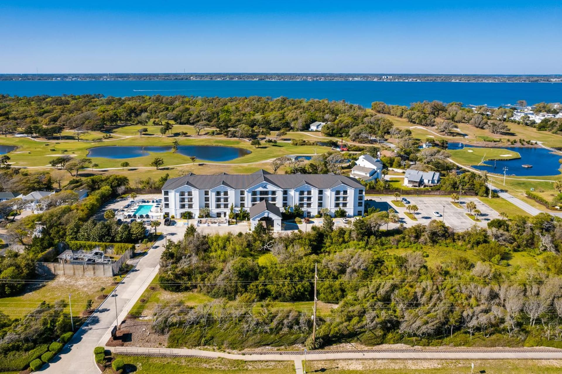 Hotel Alice gallery photo in Pine Knoll Shores, NC — image 82