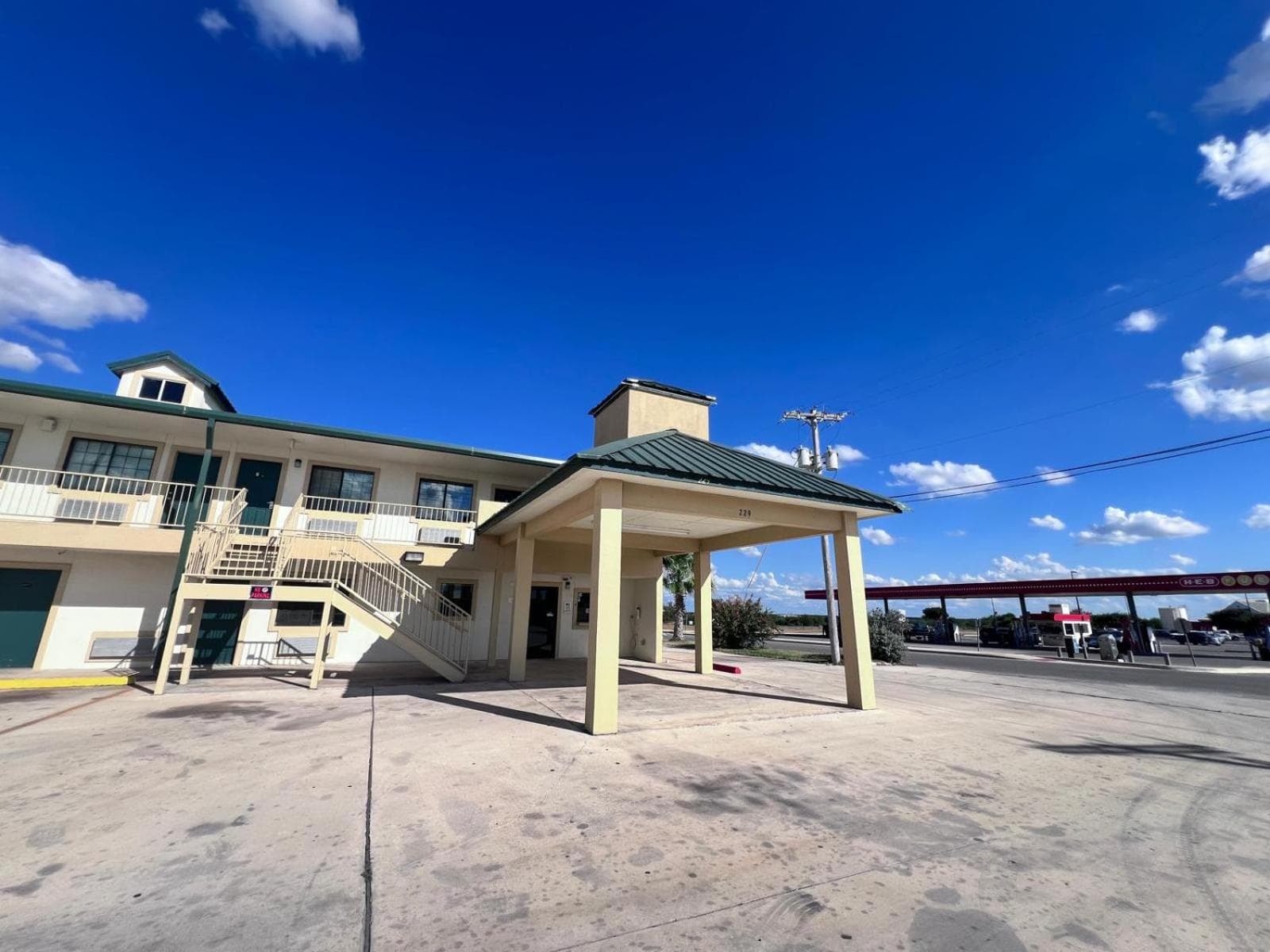OYO Garden Inn and Suites Pearsall I-35 East featured exterior or lobby in Pearsall, TX — similar hotel