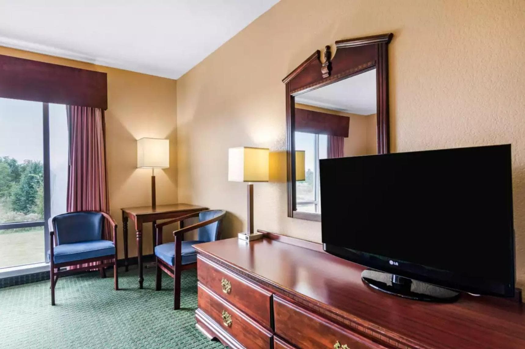 Precious Hotel property views in Carthage, MO — gallery photo 3