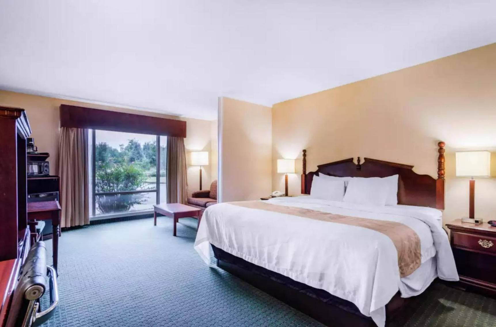 Precious Hotel interior in Carthage, MO — gallery photo 2