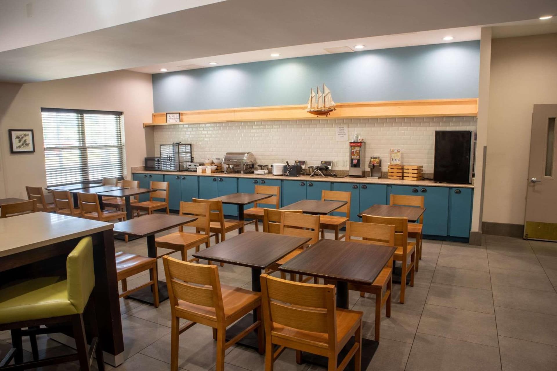 Country Inn & Suites by Radisson, Wilmington, NC gallery photo in Wilmington, NC — image 9