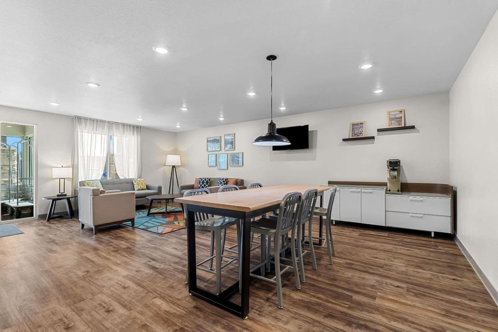 WoodSpring Suites Corona gallery photo in Corona, CA — image 4