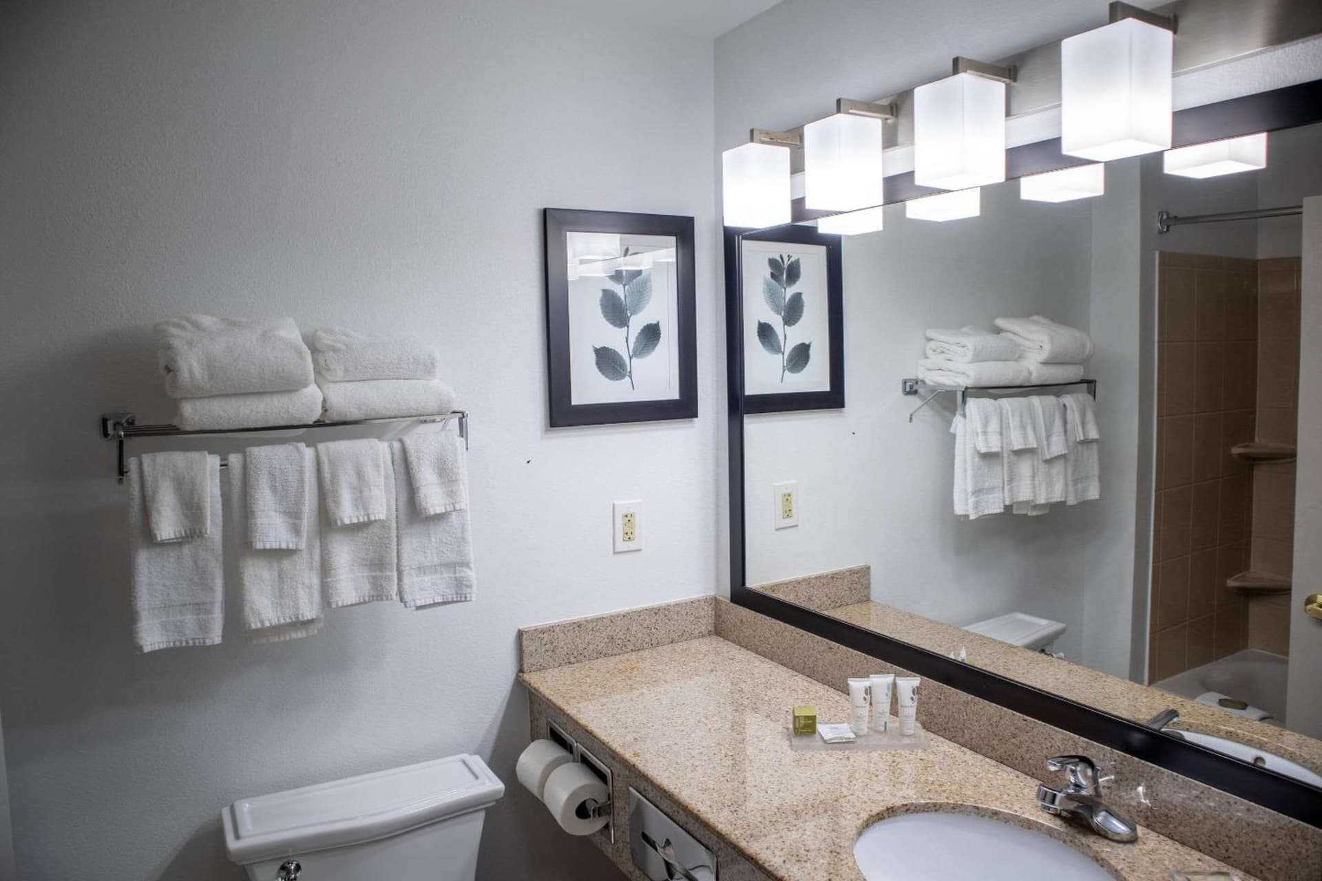 Country Inn & Suites by Radisson, Wilmington, NC gallery photo in Wilmington, NC — image 15