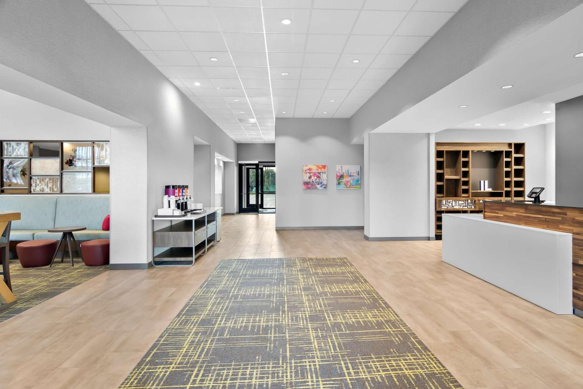 Hampton Inn & Suites Chicago Medical District Uic interior in Chicago, IL — gallery photo 2