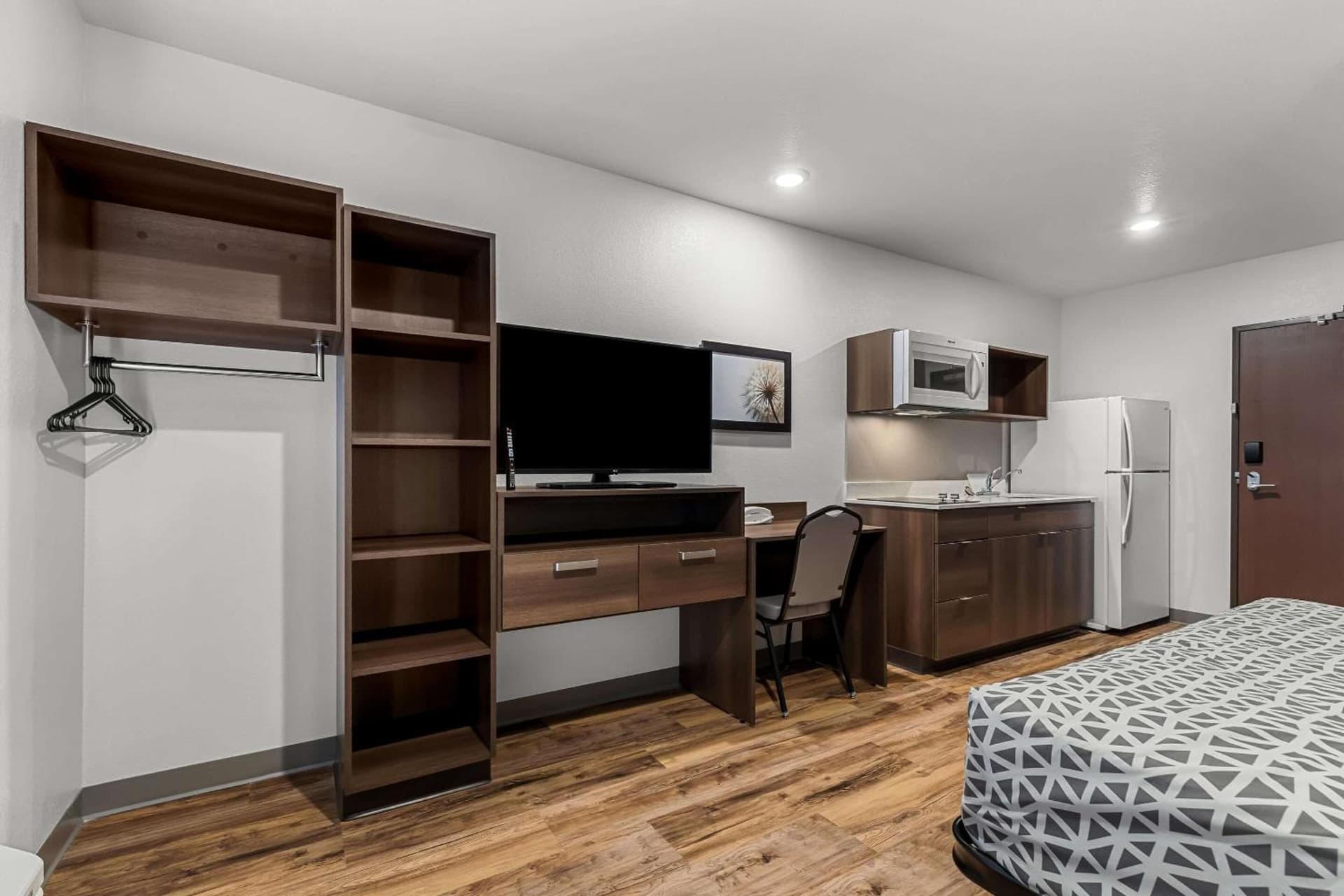 WoodSpring Suites Corona gallery photo in Corona, CA — image 7