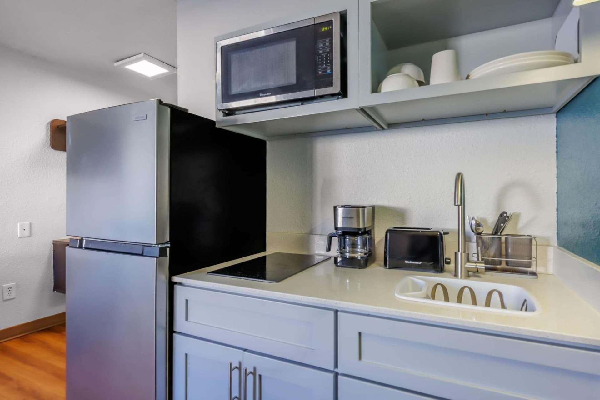 Studio 6 Seattle, WA Sea Tac Airport South property views in SeaTac, WA — gallery photo 3