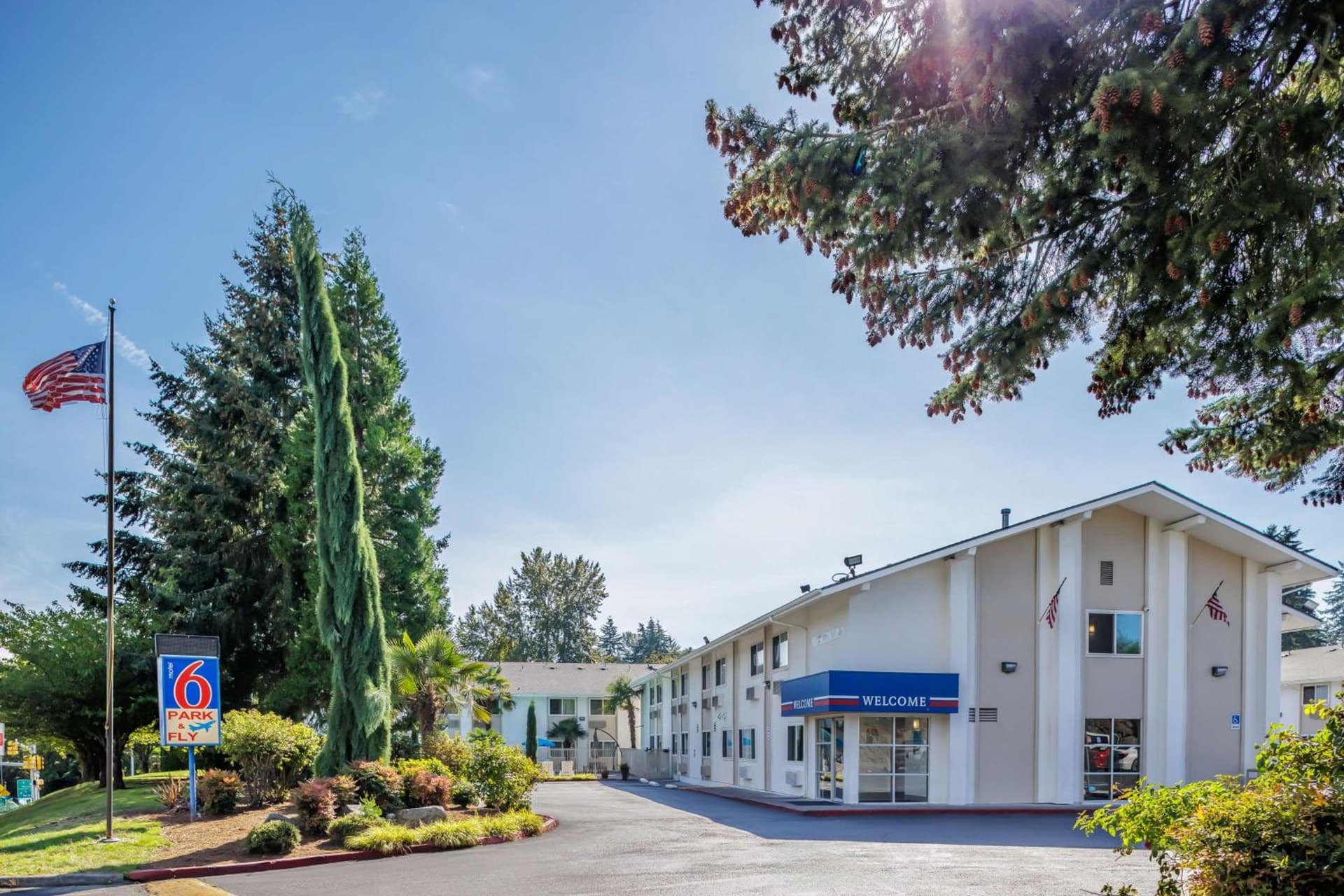 Studio 6 Seattle, WA Sea Tac Airport South featured exterior or lobby in SeaTac, WA — similar hotel