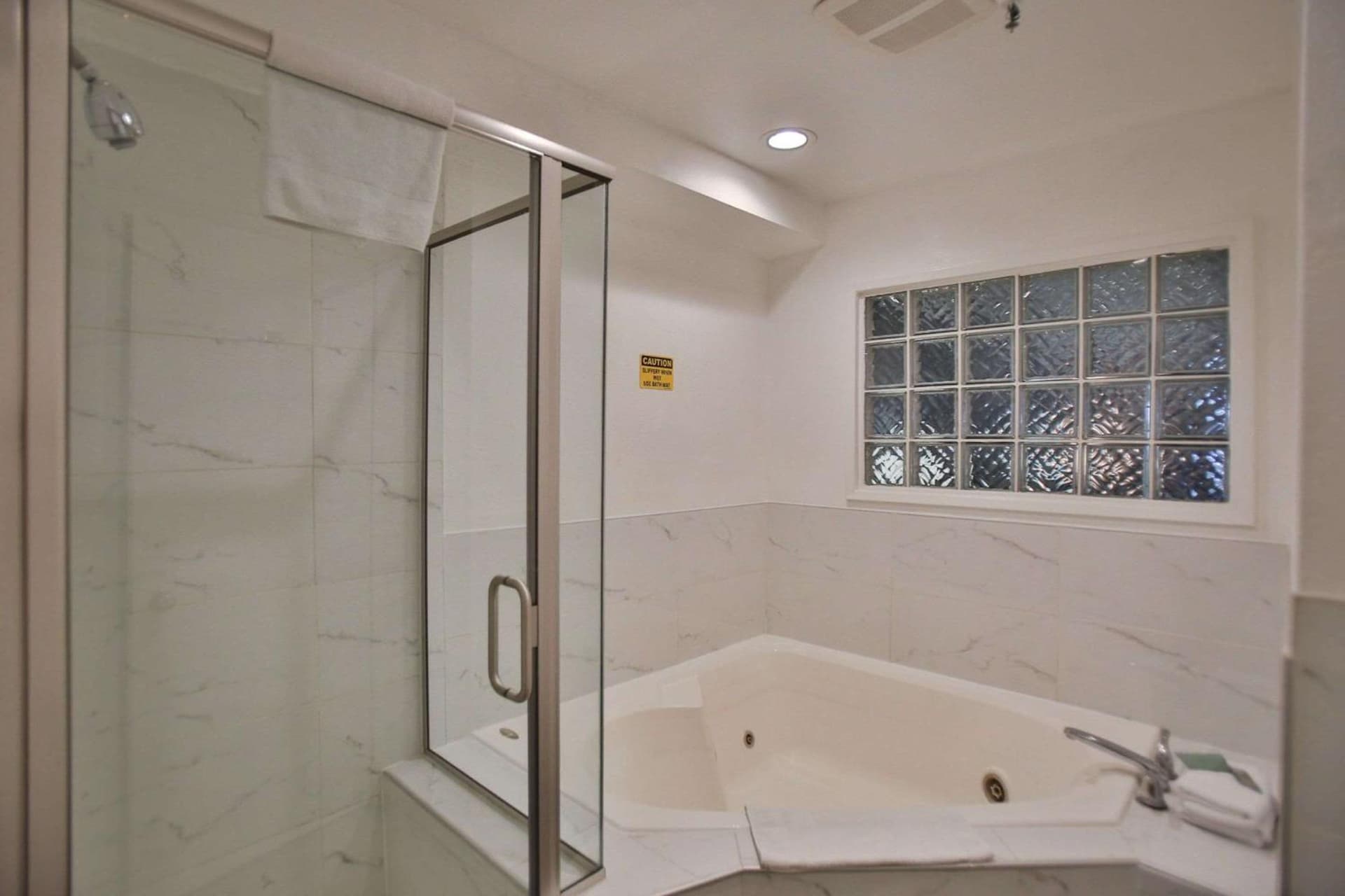 Best Western Surf City property views in Huntington Beach, CA — gallery photo 3