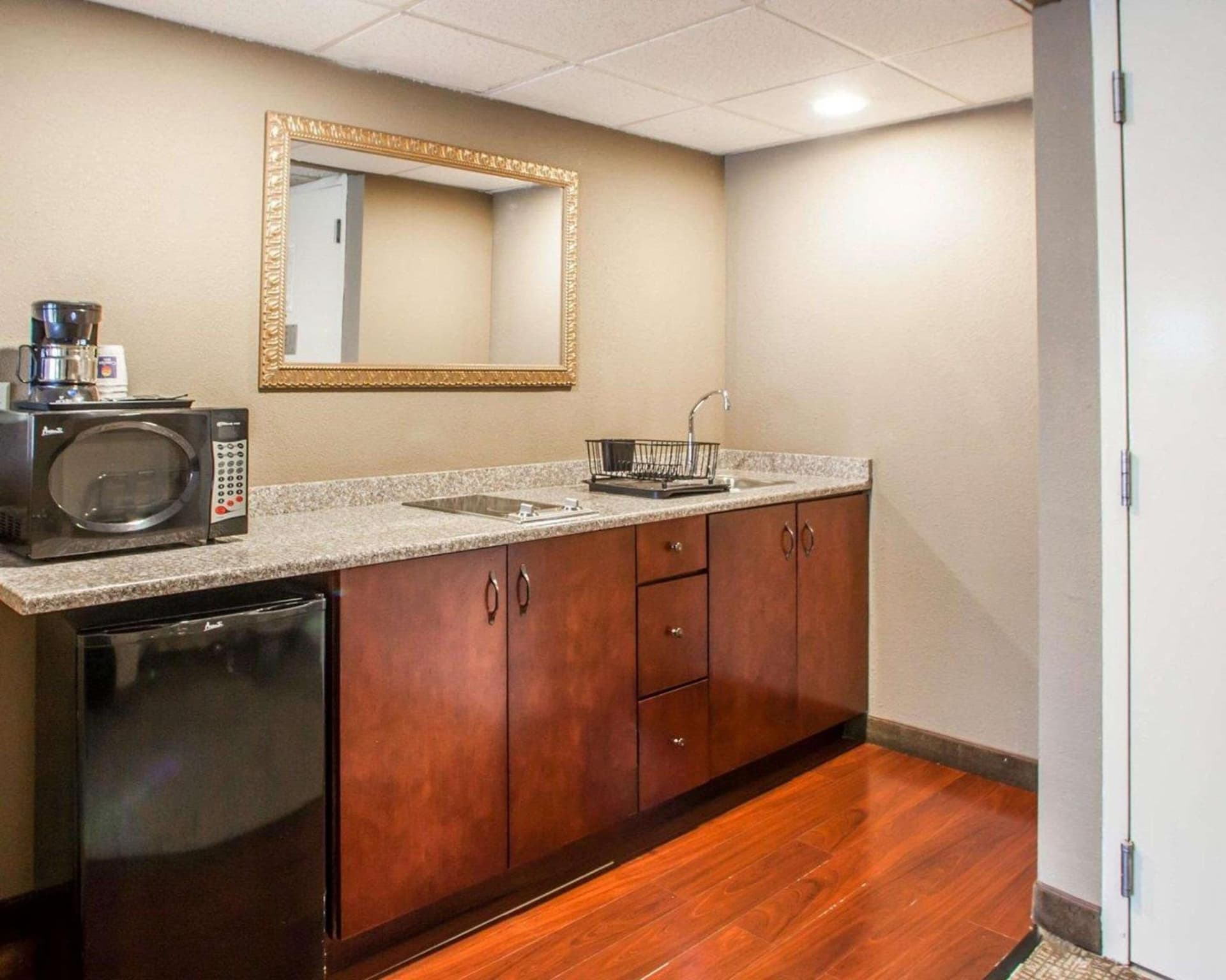 Quality Inn & Suites Orland Park - Chicago gallery photo in Orland Park, IL — image 35