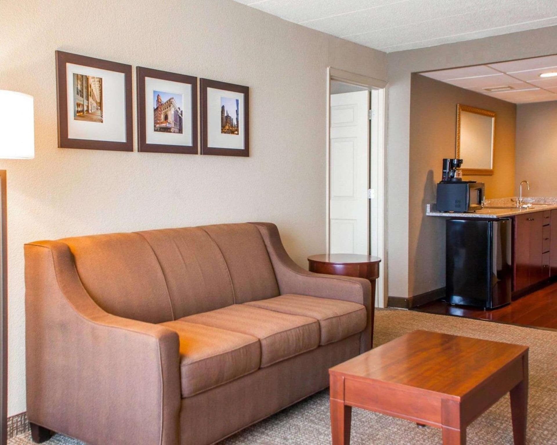 Quality Inn & Suites Orland Park - Chicago gallery photo in Orland Park, IL — image 9
