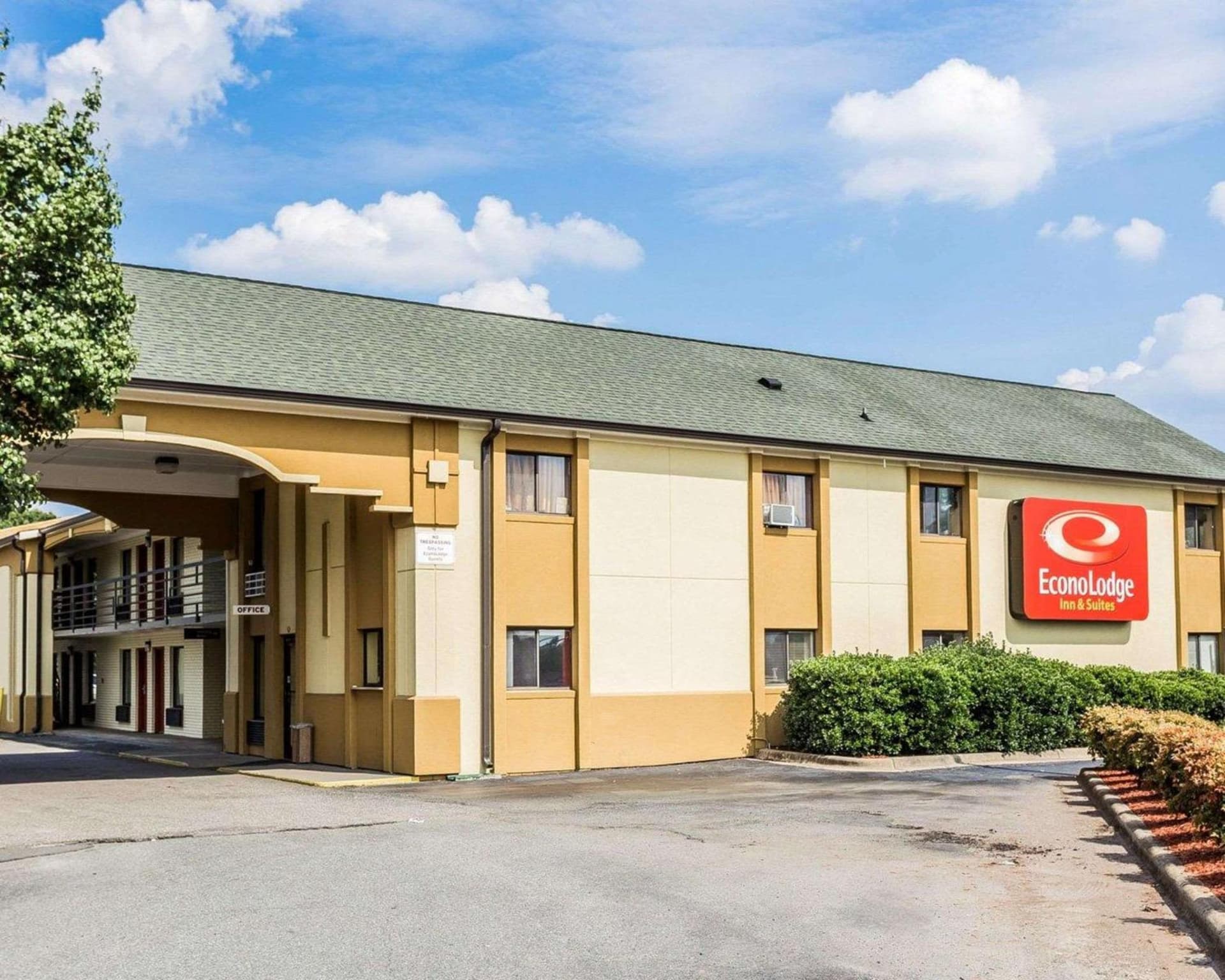 Econo Lodge Inn & Suites Matthews - Charlotte interior in Matthews, NC — gallery photo 2