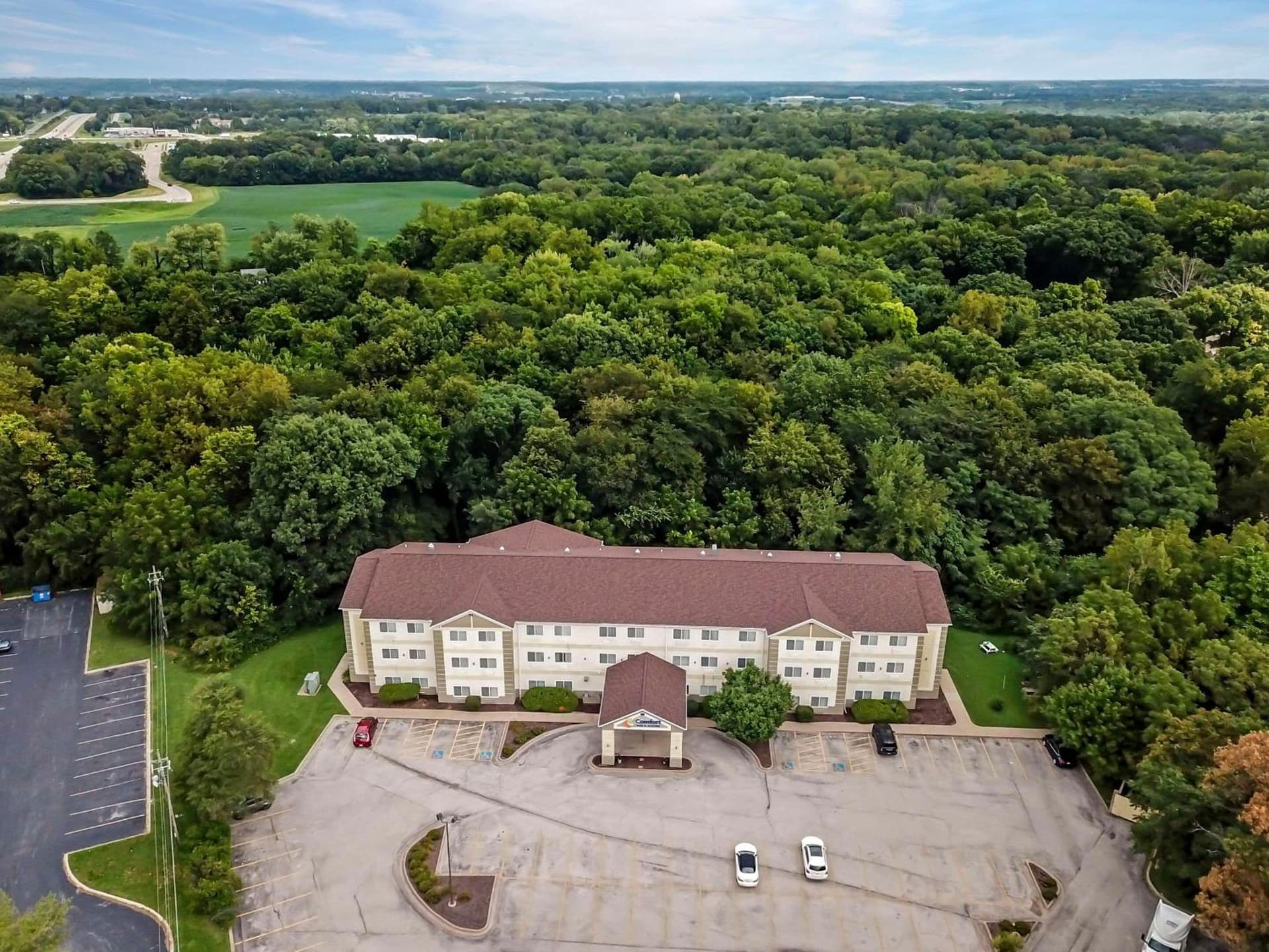 Comfort Inn & Suites East Moline near I-80 property views in East Moline, IL — gallery photo 3