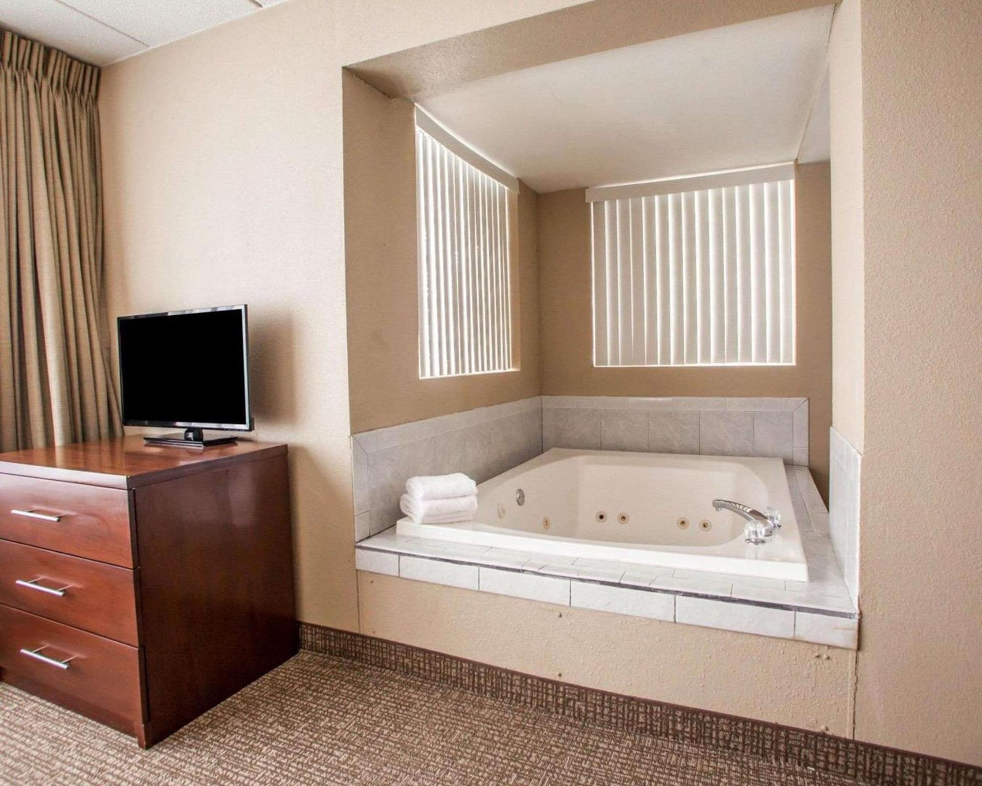 Quality Inn & Suites Orland Park - Chicago gallery photo in Orland Park, IL — image 18
