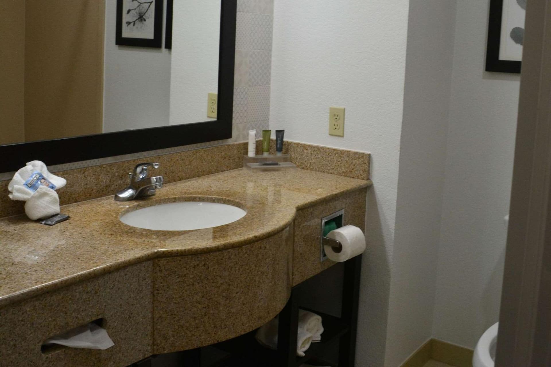 Country Inn & Suites by Radisson, Oklahoma City - Quail Springs, OK gallery photo in Oklahoma City, OK — image 4