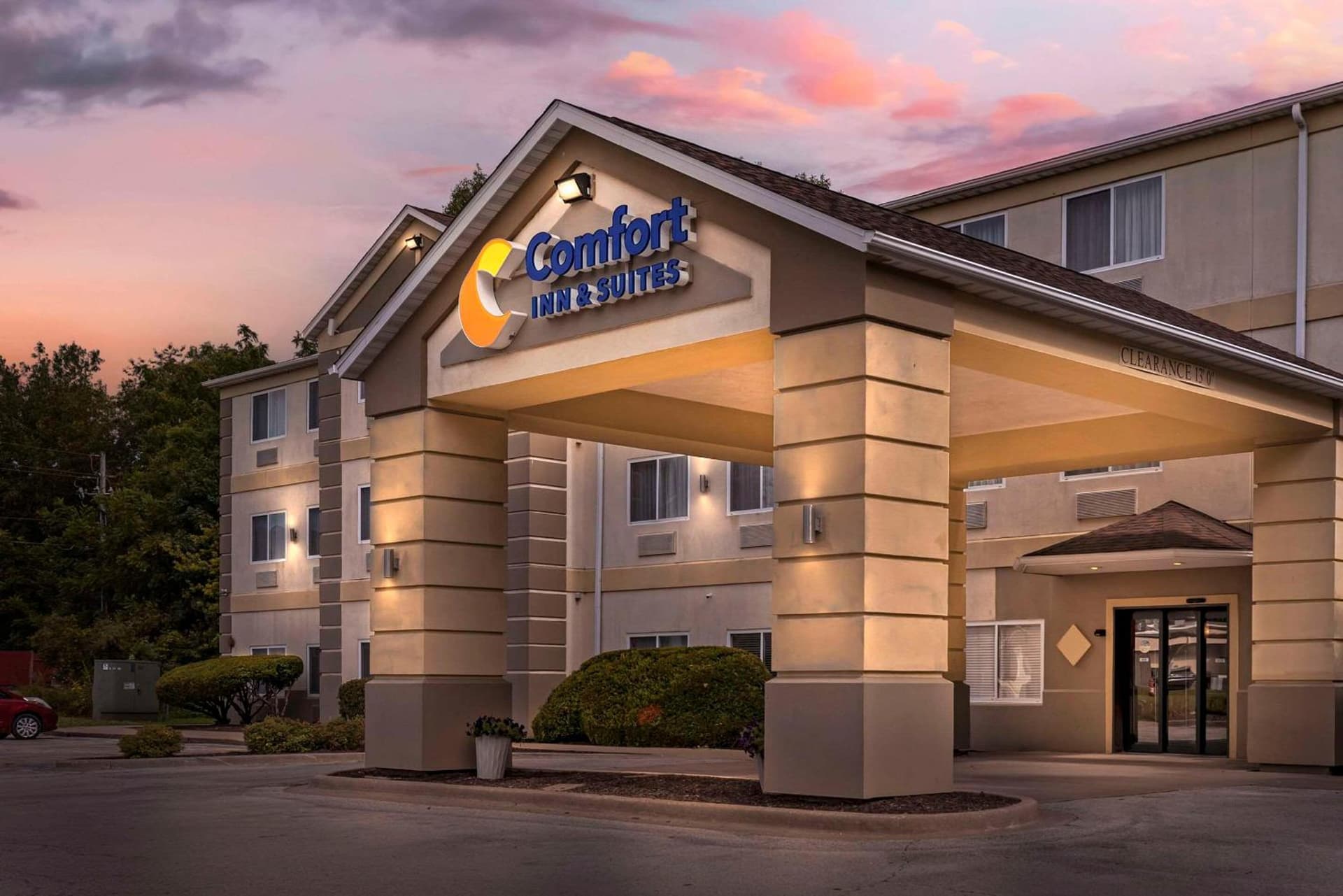 Comfort Inn & Suites East Moline near I-80 interior in East Moline, IL — gallery photo 2