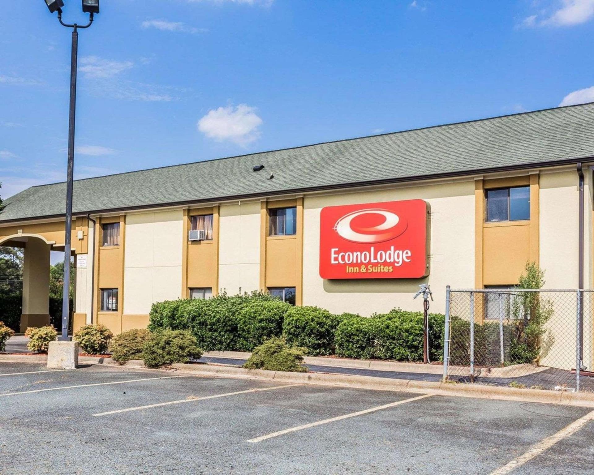 Econo Lodge Inn & Suites Matthews - Charlotte property views in Matthews, NC — gallery photo 3