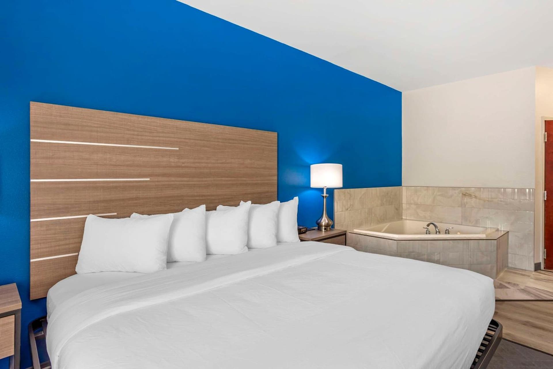 Comfort Inn & Suites Harrisburg-Hershey North gallery photo in Harrisburg, PA — image 20