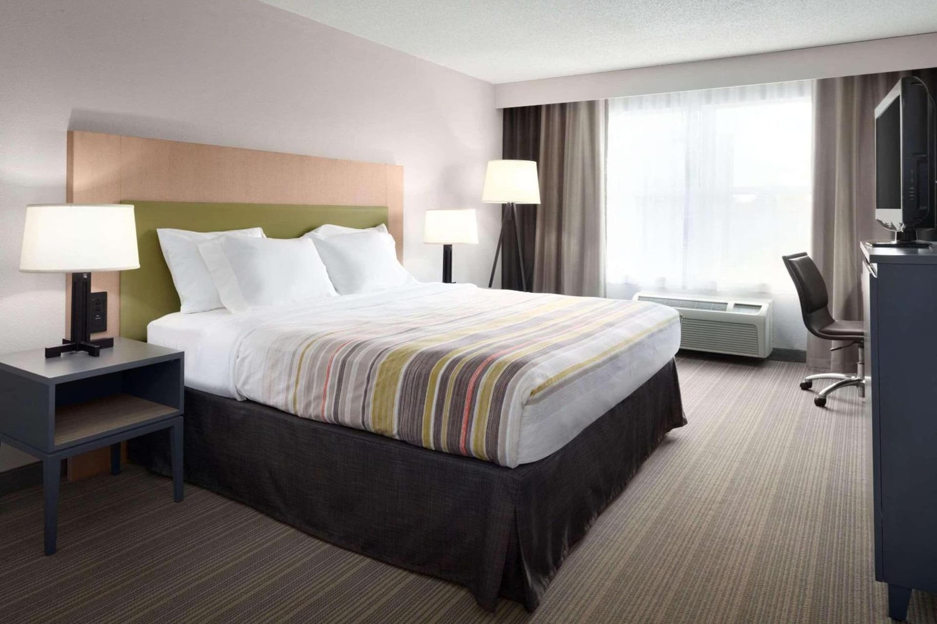 Country Inn & Suites by Radisson, Camp Springs Andrews Air Force Base , MD interior in Camp Springs, MD — gallery photo 2