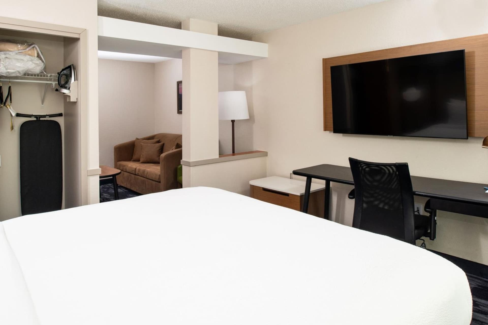 Fairfield Inn & Suites Greensboro Wendover property views in Greensboro, NC — gallery photo 3