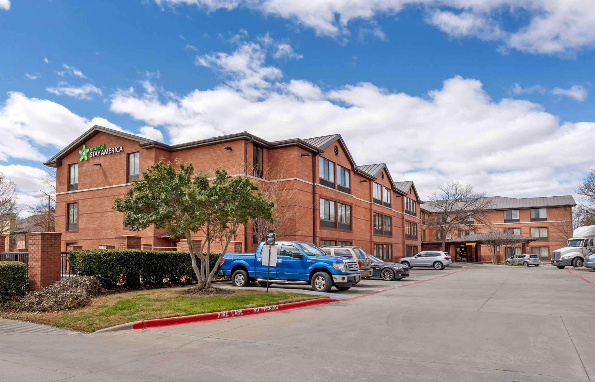 Extended Stay America Select Suites - Dallas - Farmers Branch interior in Farmers Branch, TX — gallery photo 2