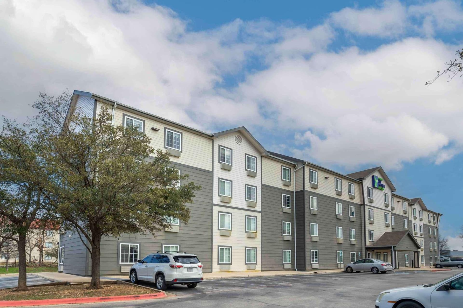 Extended Stay America Select Suites - Austin - Round Rock interior in Round Rock, TX — gallery photo 2