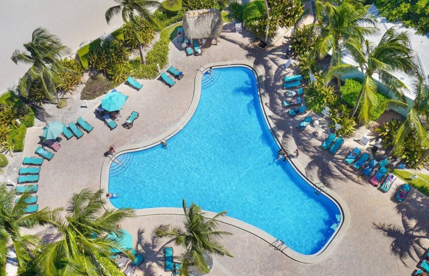 Heated Pools & Beach Your Ideal Hollywood Stay! interior in Hollywood, FL — gallery photo 2