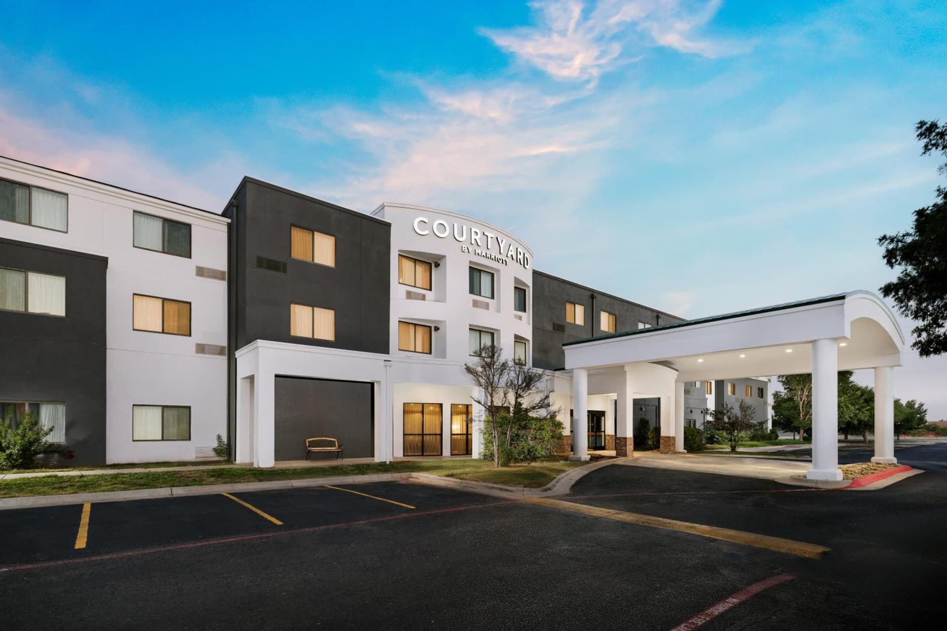 Courtyard by Marriott Amarillo West/Medical Center interior in Amarillo, TX — gallery photo 2