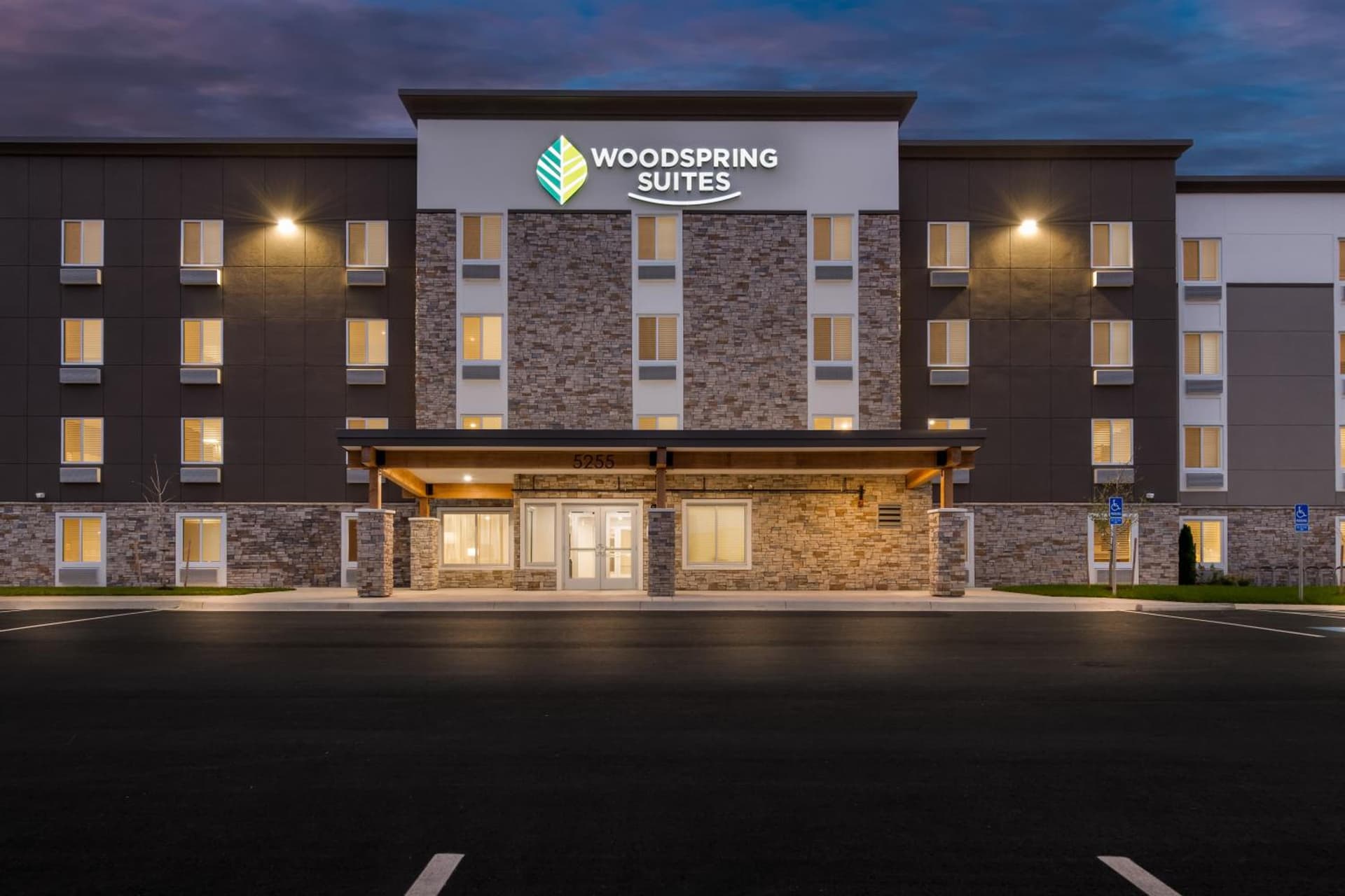 WoodSpring Suites Kansas City Airport property views in Kansas City, KS — gallery photo 3