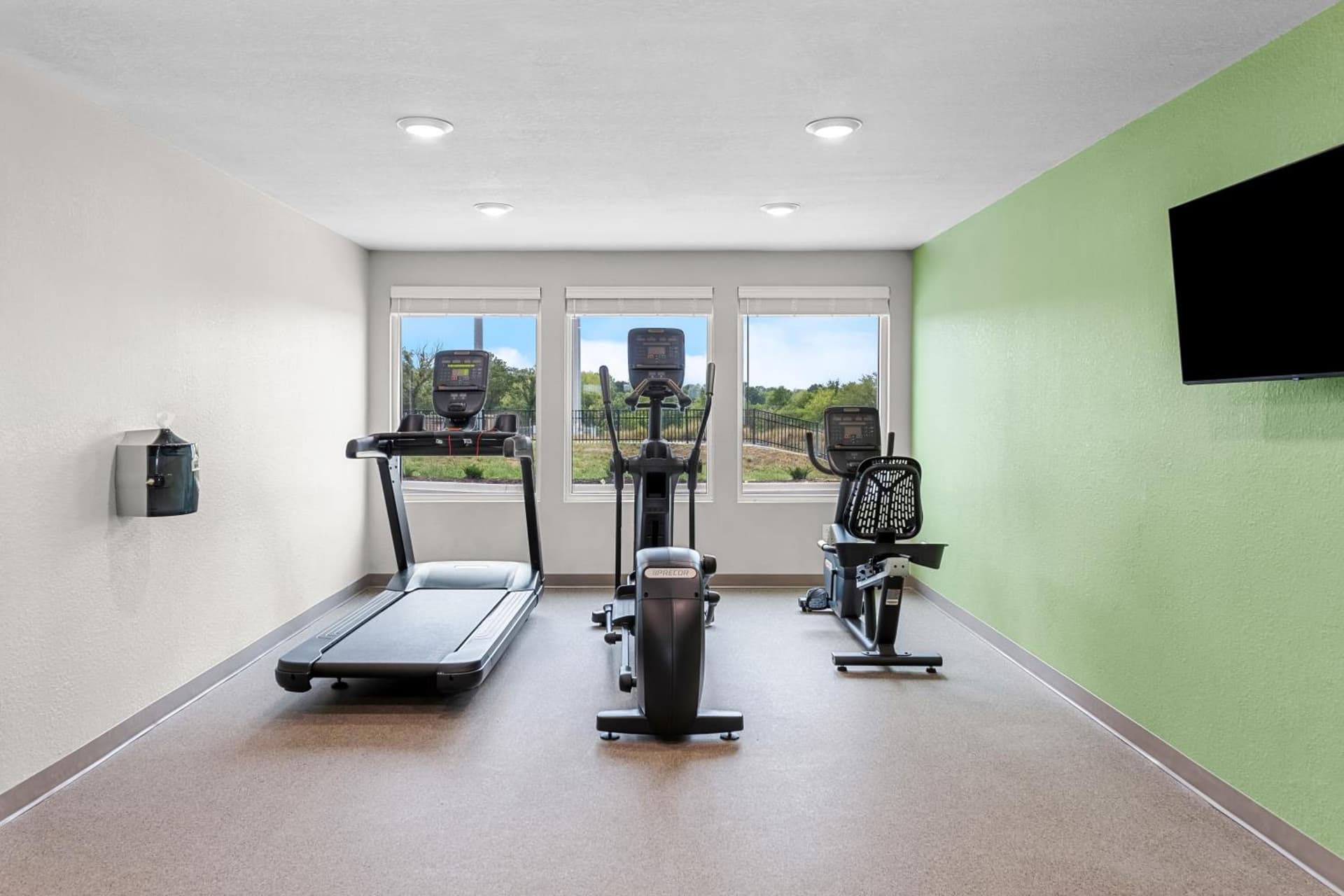 WoodSpring Suites Kansas City Airport interior in Kansas City, KS — gallery photo 2