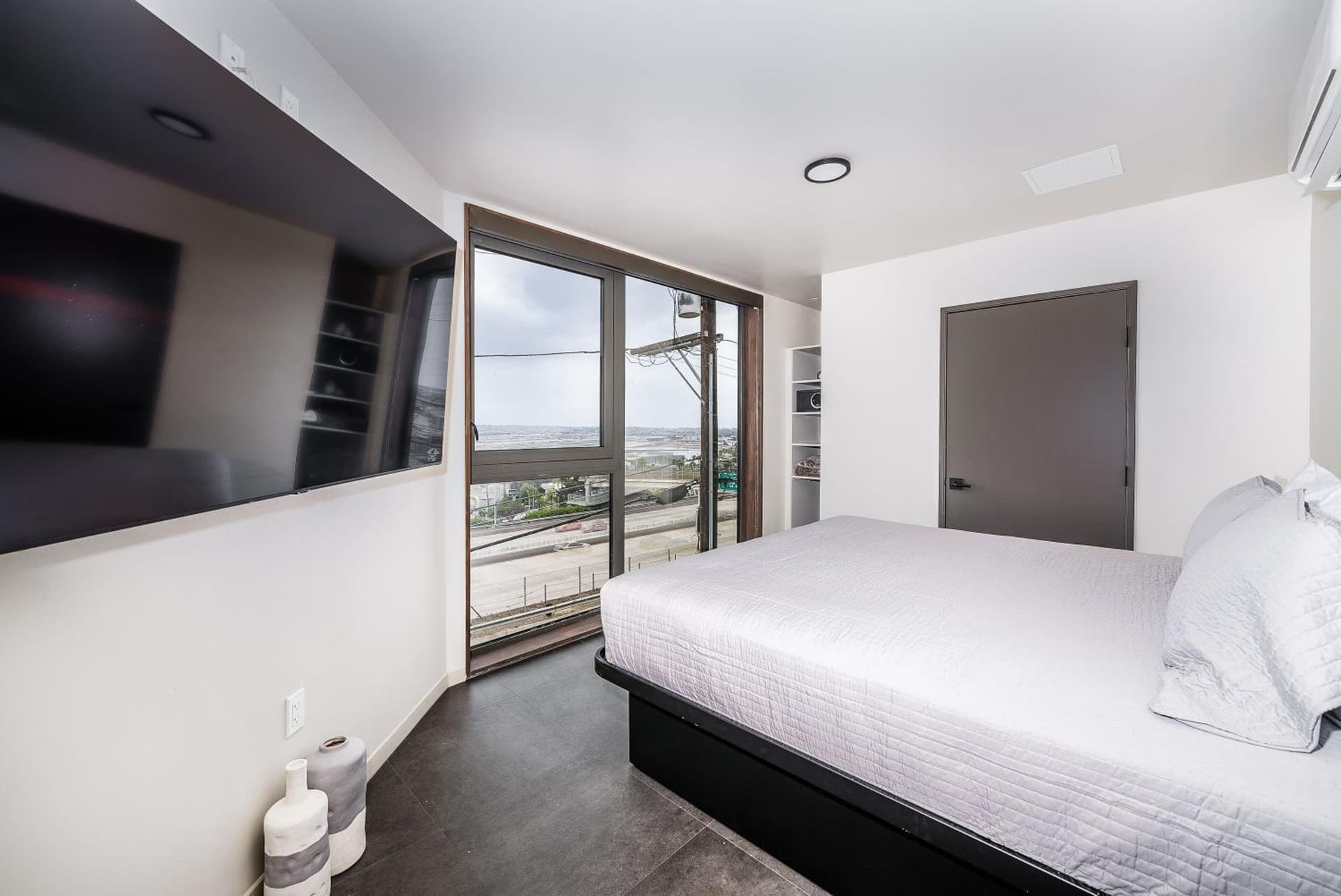 City24 Condo Hotel Little Italy Mission Hills gallery photo in San Diego, CA — image 37