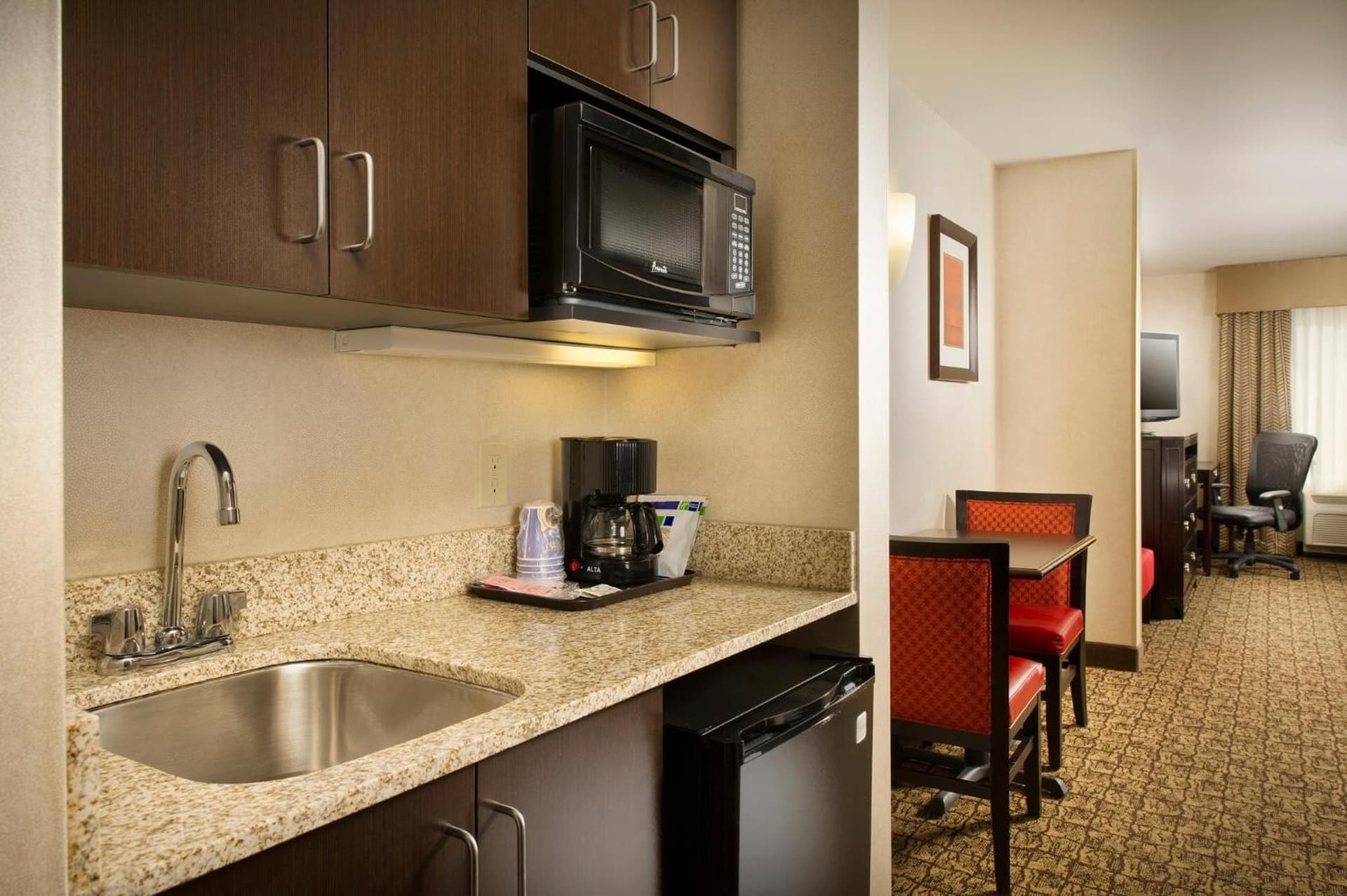 Holiday Inn Express & Suites Alexandria - Fort Belvoir by IHG gallery photo in Alexandria, VA — image 35