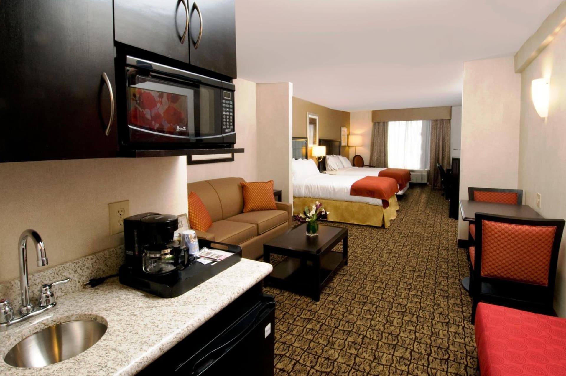 Holiday Inn Express & Suites Alexandria - Fort Belvoir by IHG gallery photo in Alexandria, VA — image 22