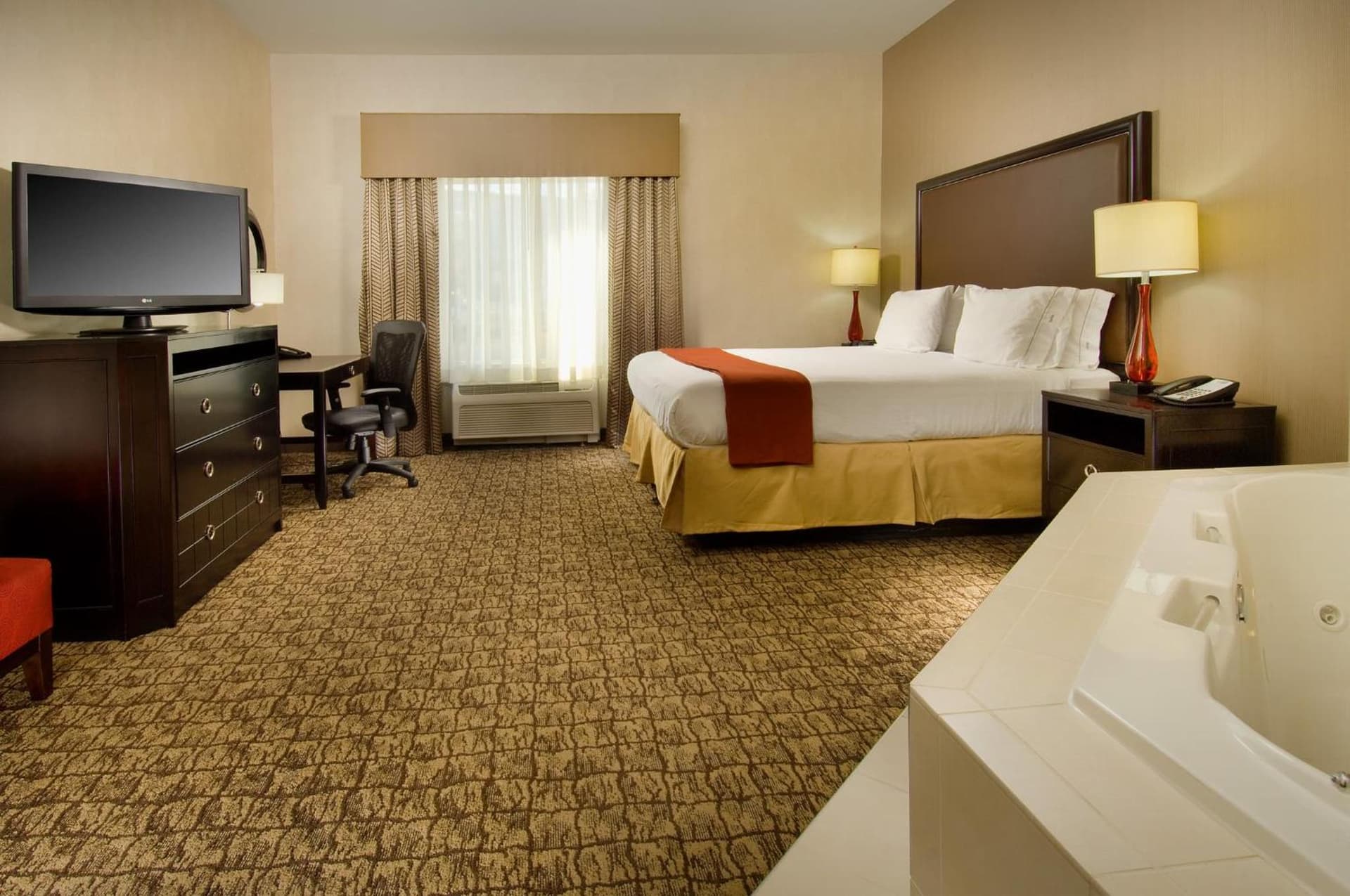Holiday Inn Express & Suites Alexandria - Fort Belvoir by IHG gallery photo in Alexandria, VA — image 10