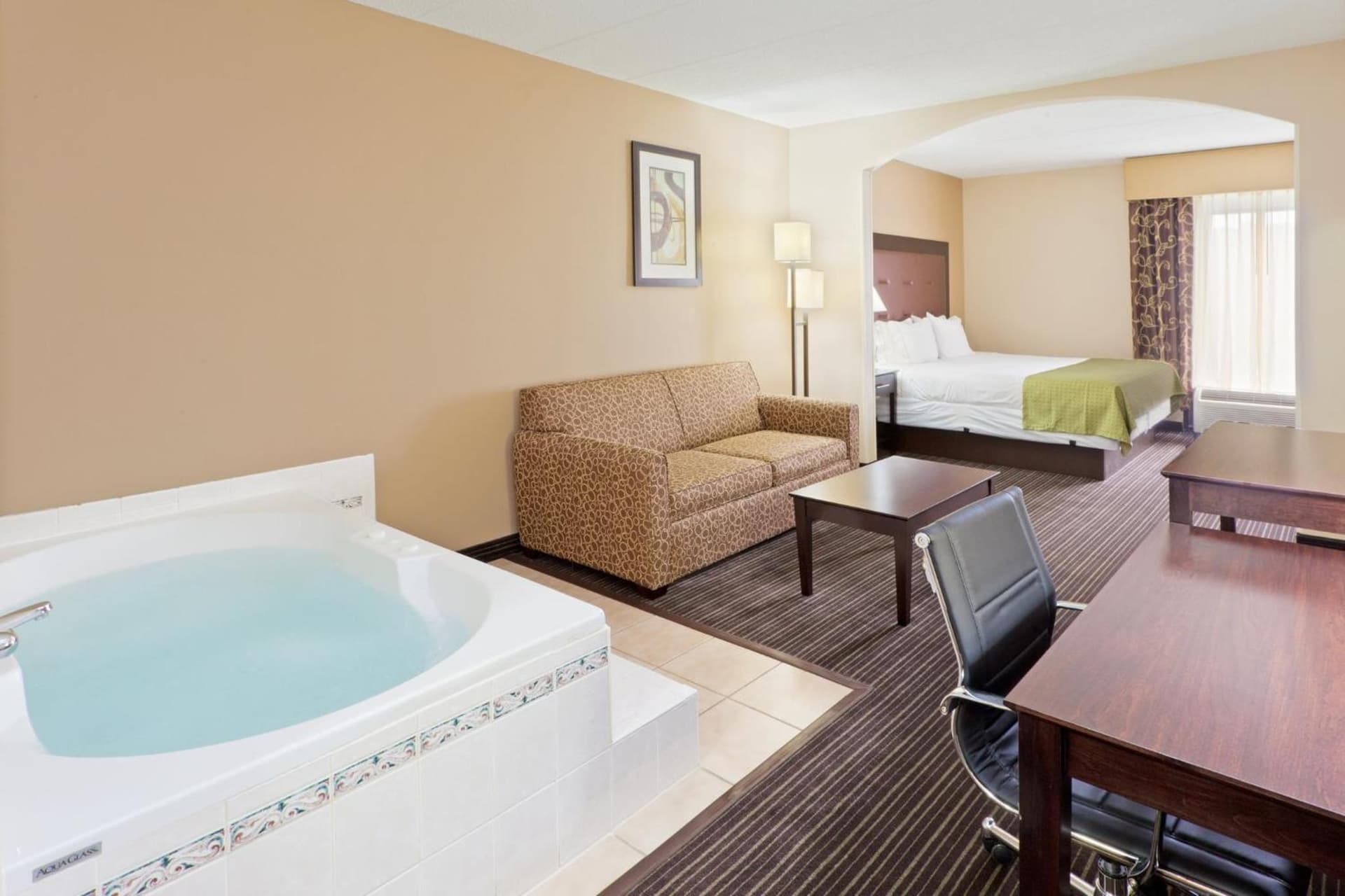 Holiday Inn Express Hotel & Suites Charleston-Southridge by IHG gallery photo in Charleston, WV — image 10