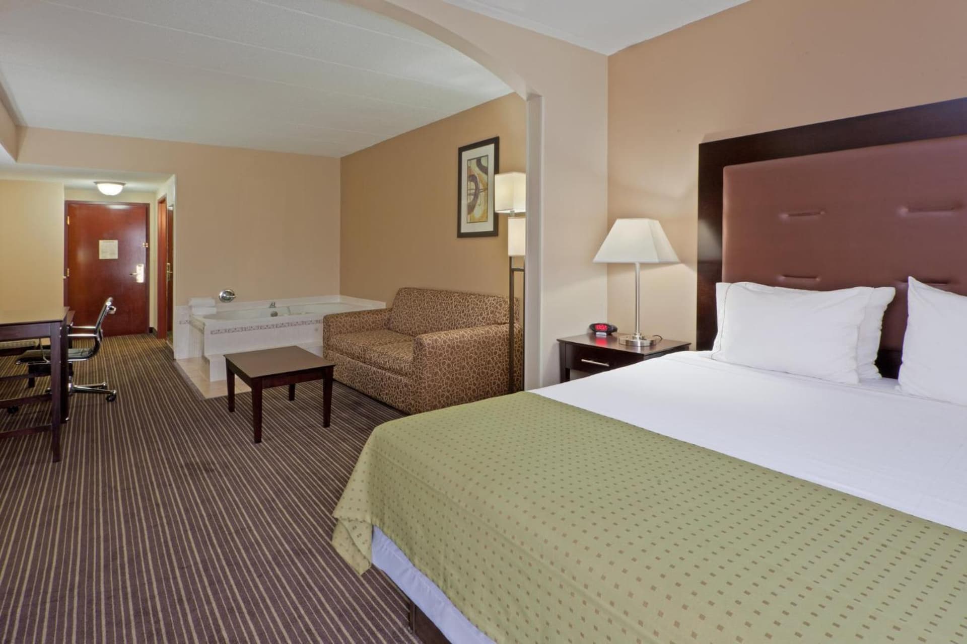 Holiday Inn Express Hotel & Suites Charleston-Southridge by IHG gallery photo in Charleston, WV — image 34