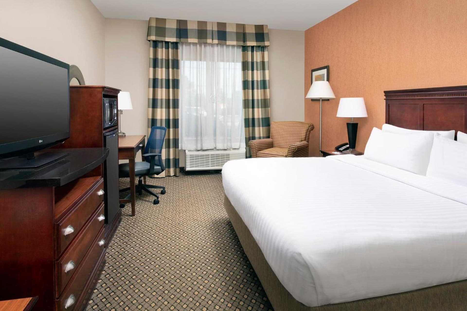 Holiday Inn Express & Suites by IHG Chambersburg by IHG gallery photo in Chambersburg, PA — image 55