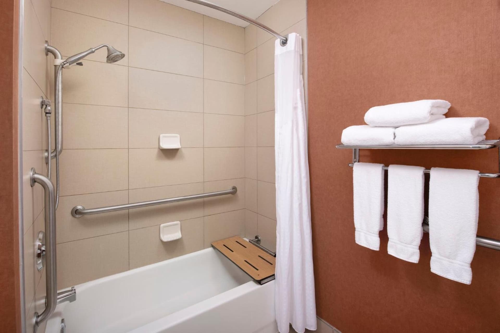 Holiday Inn Express & Suites by IHG Chambersburg by IHG gallery photo in Chambersburg, PA — image 20