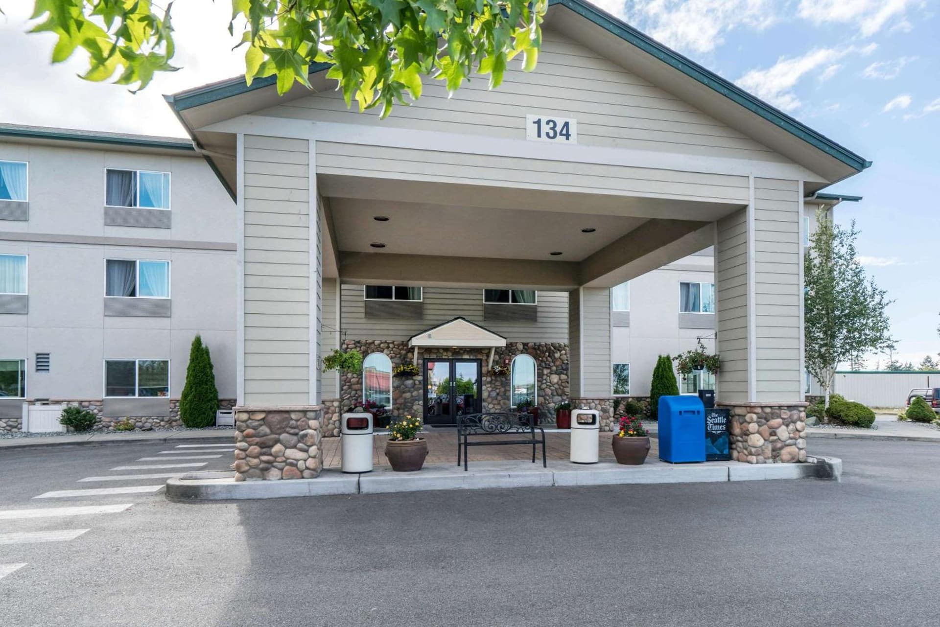 Quality Inn & Suites Sequim at Olympic National Park interior in Sequim, WA — gallery photo 2