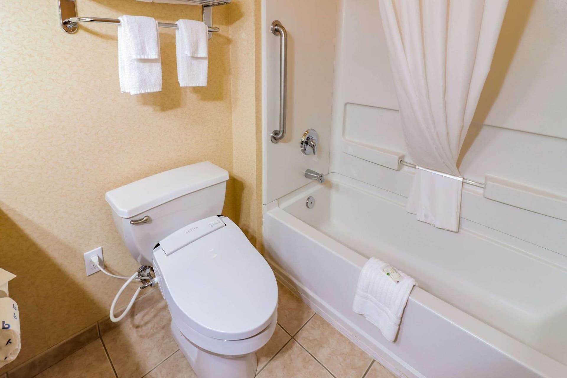 Quality Inn & Suites Sequim at Olympic National Park gallery photo in Sequim, WA — image 7