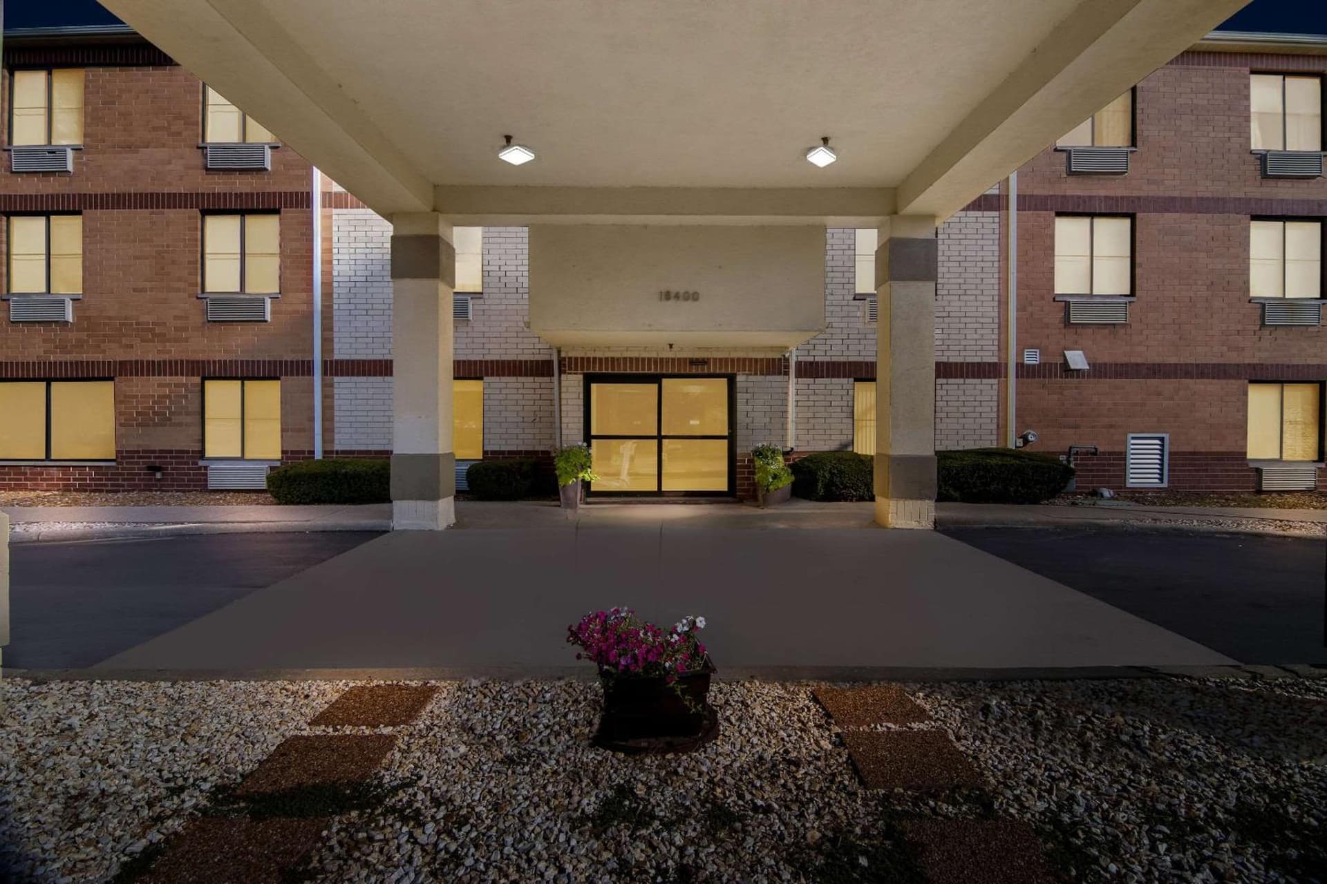 Comfort Inn & Suites near Tinley Park Amphitheater property views in Tinley Park, IL — gallery photo 3