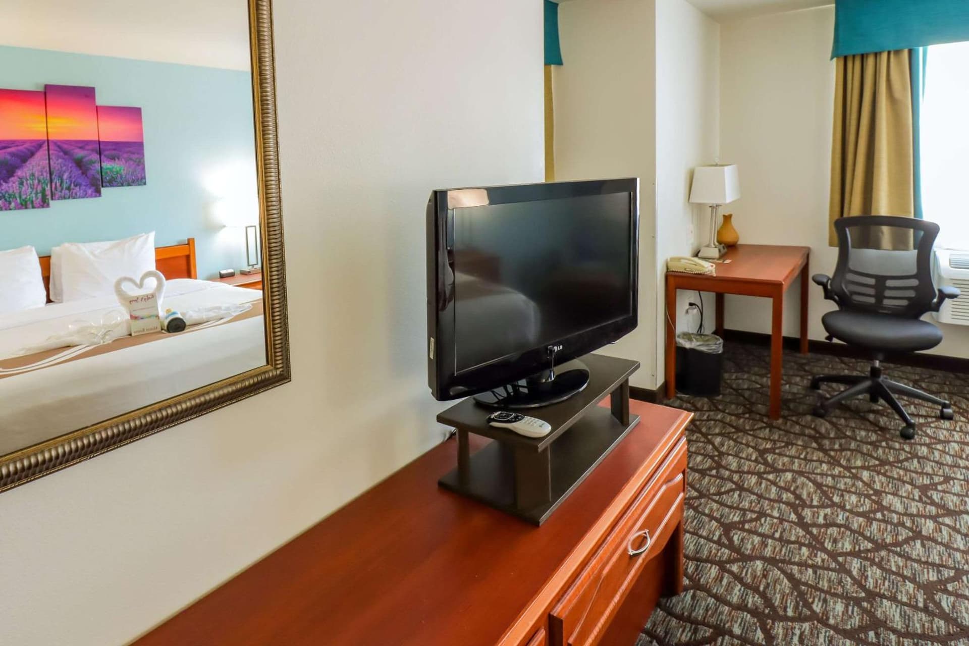 Quality Inn & Suites Sequim at Olympic National Park gallery photo in Sequim, WA — image 8