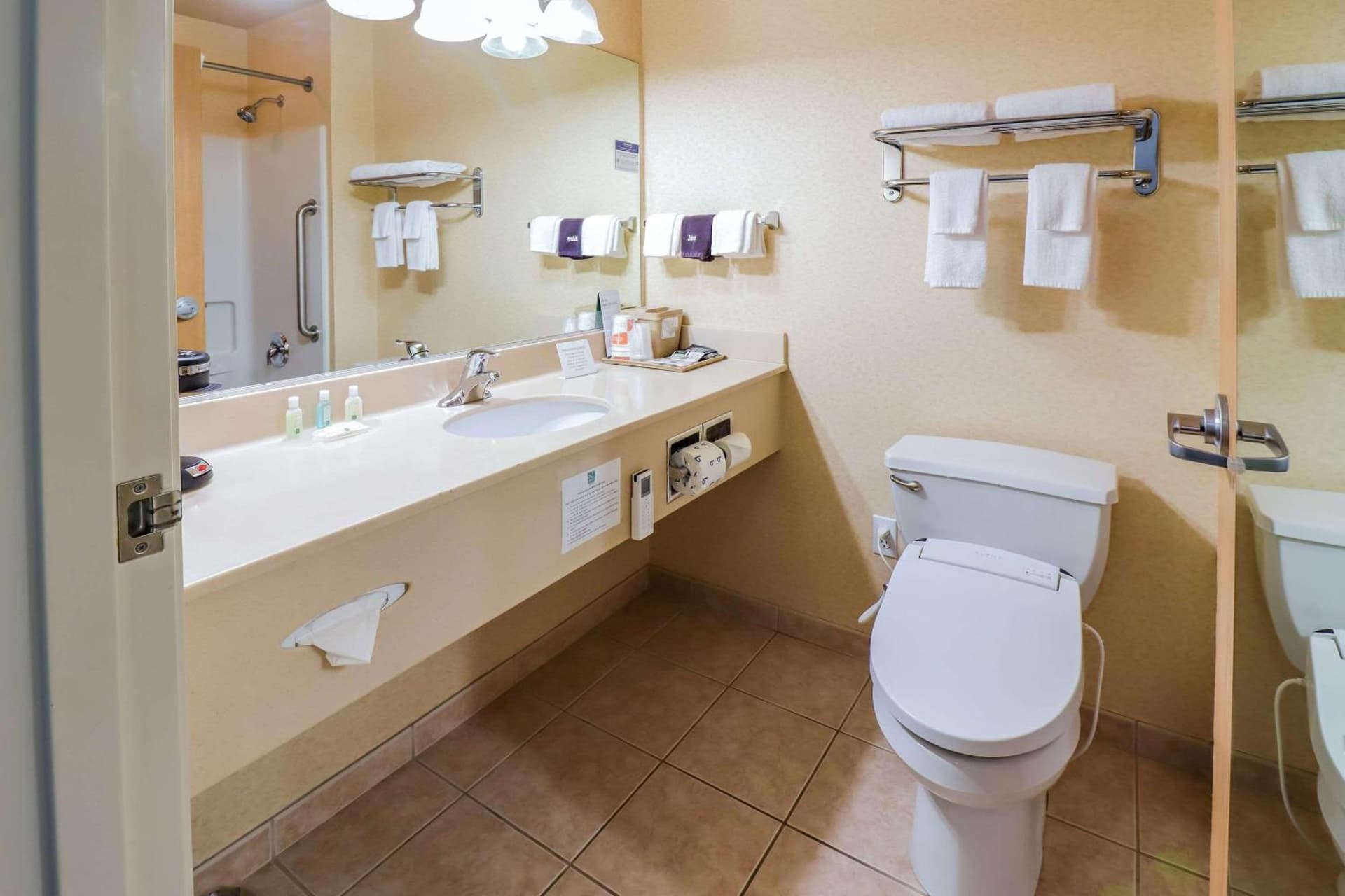 Quality Inn & Suites Sequim at Olympic National Park gallery photo in Sequim, WA — image 32