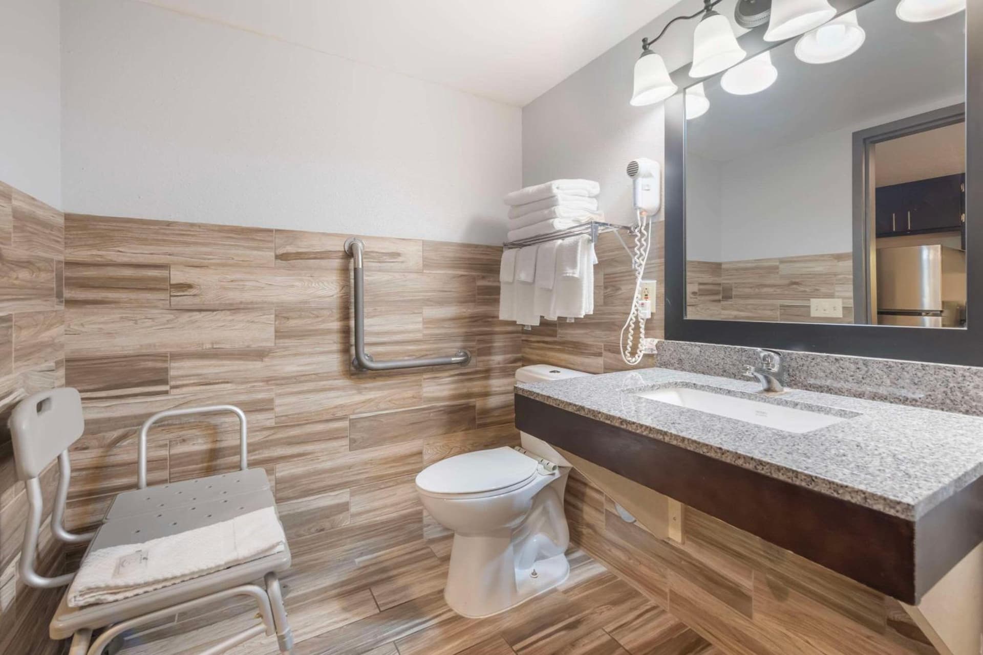 Quality Inn & Suites Mayo Clinic Area gallery photo in Rochester, MN — image 13