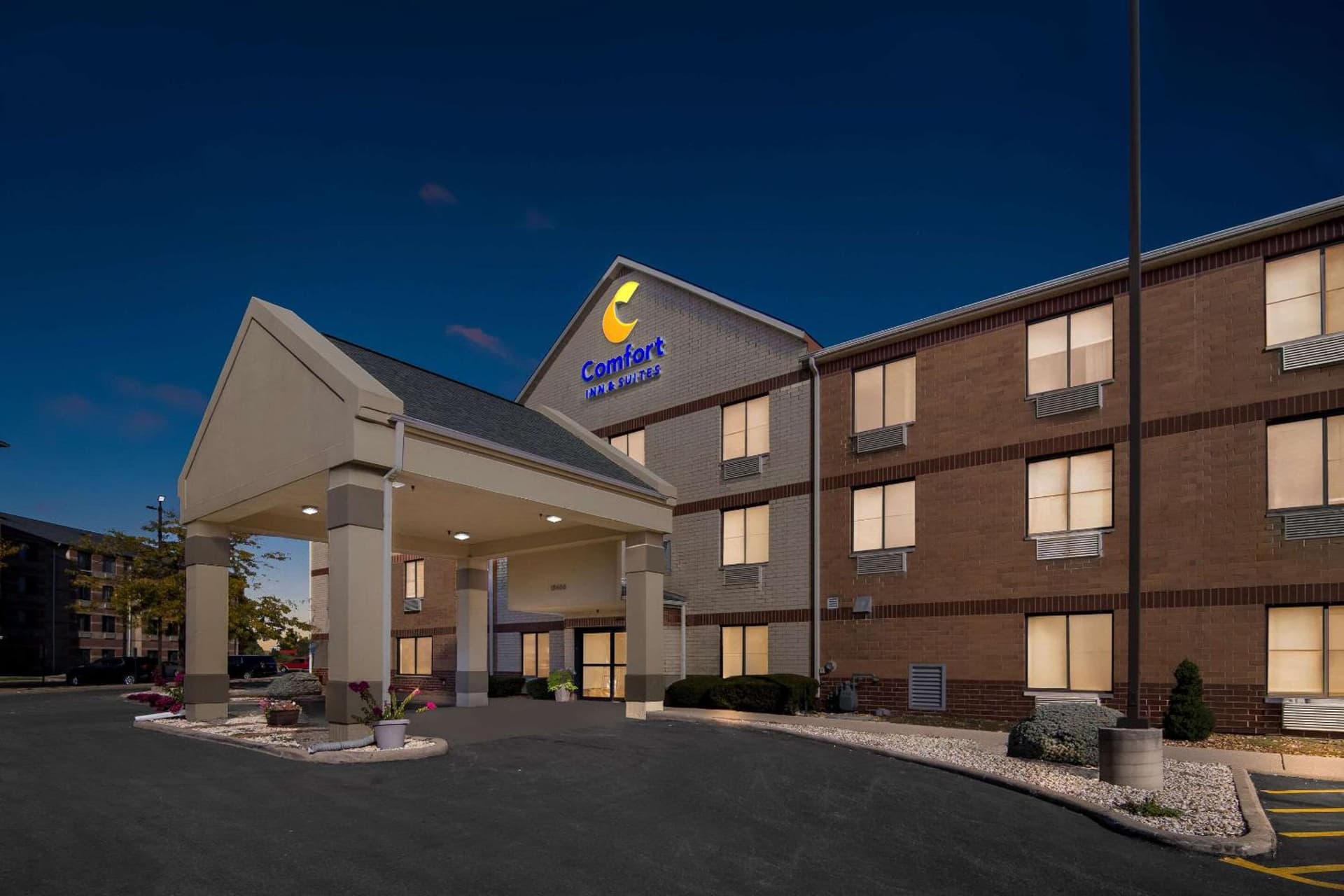 Comfort Inn & Suites near Tinley Park Amphitheater interior in Tinley Park, IL — gallery photo 2