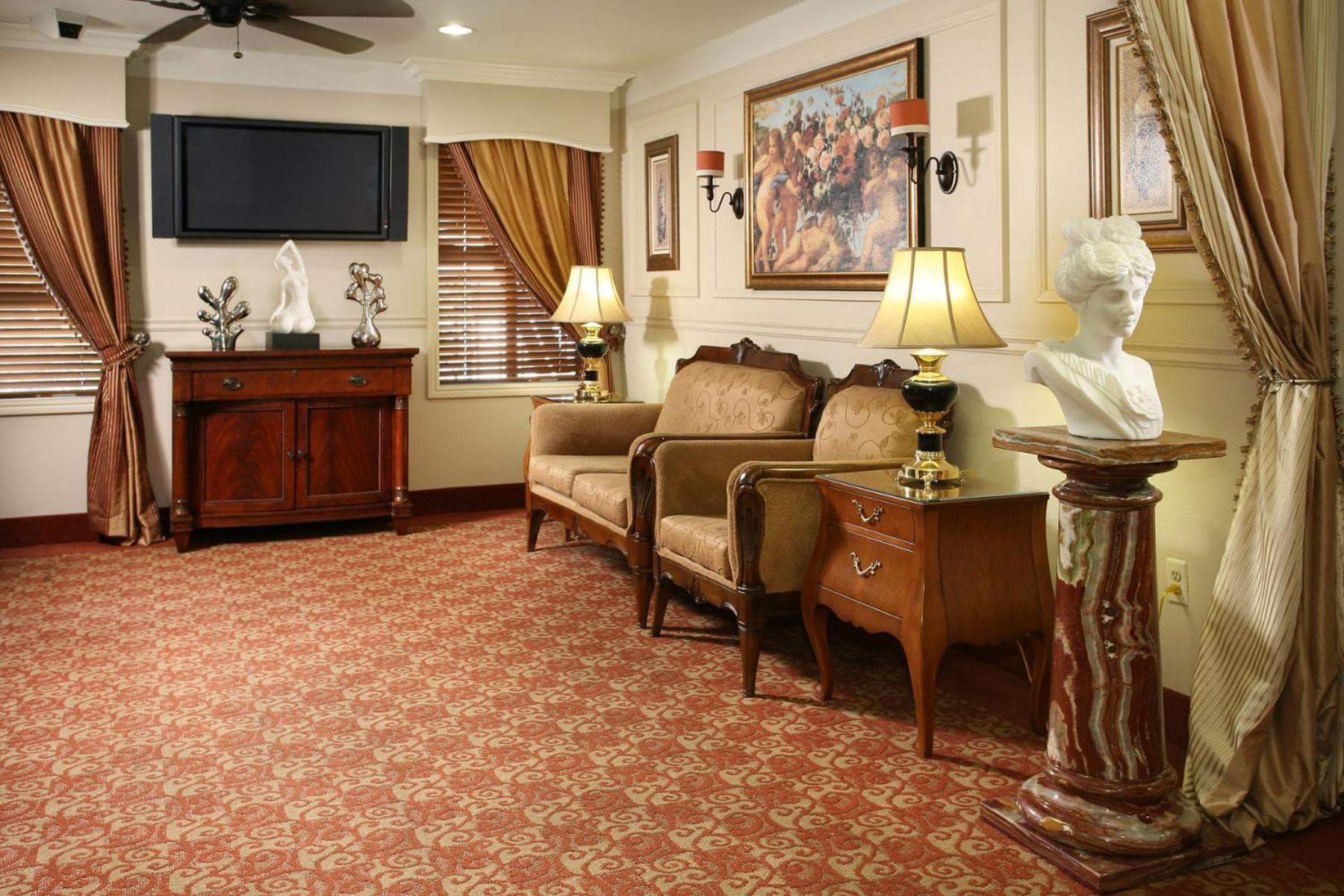 Brand Plaza Hotel interior in Glendale, CA — gallery photo 2