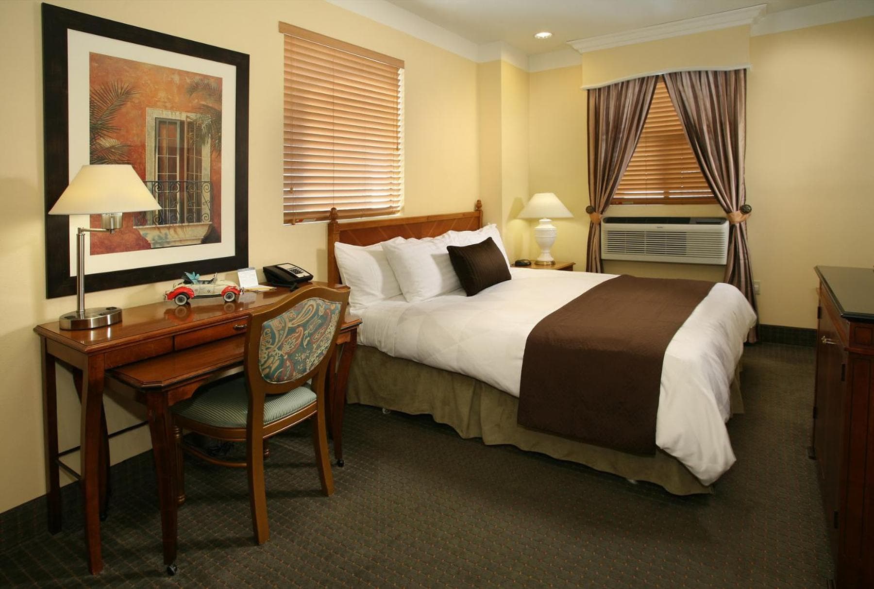 Brand Plaza Hotel gallery photo in Glendale, CA — image 16